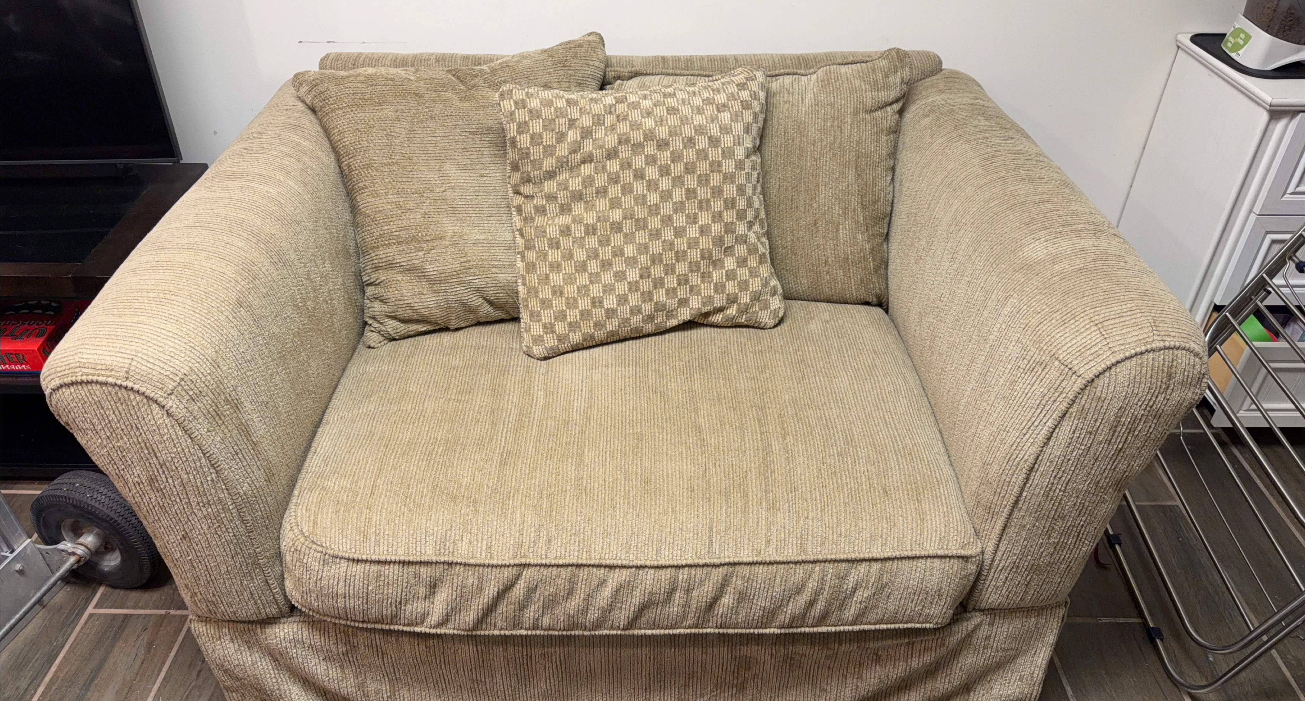 🥕 Oversized Beige Armchair with Pillows - photo 2