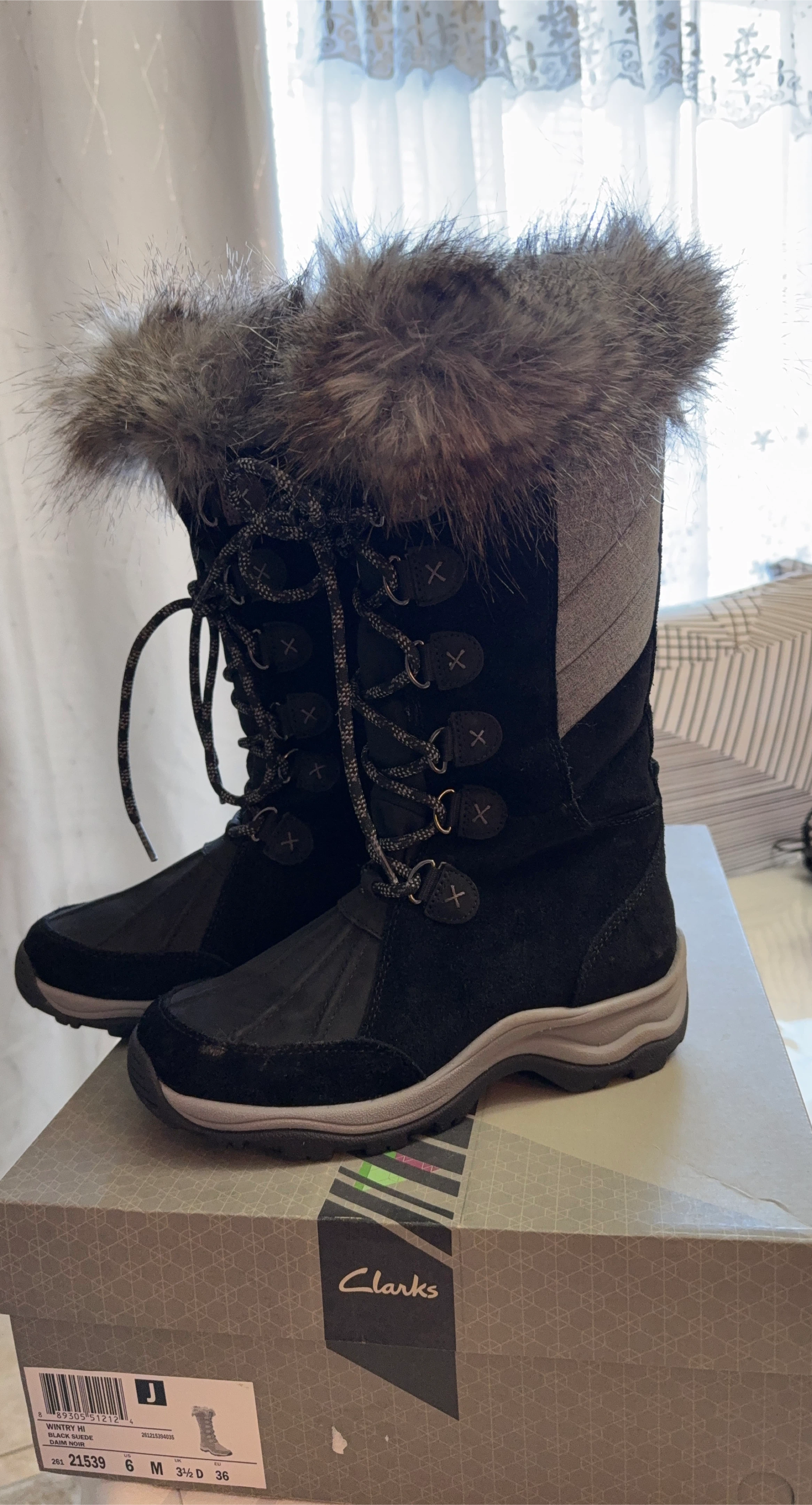 Clarks Whitney Hi Black Winter Boots - Size 6