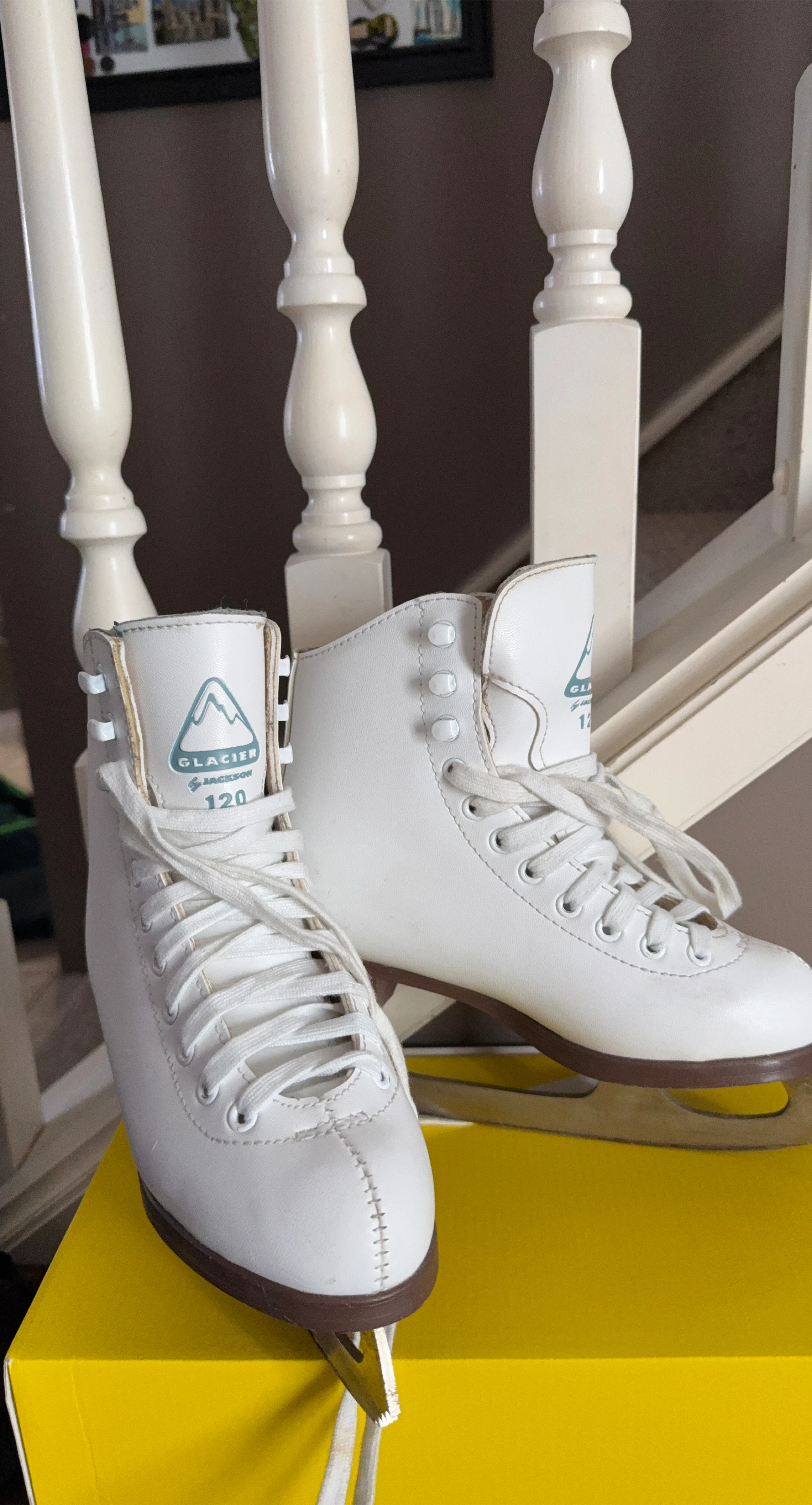 Glacier 120 White Ice Skates - Size 2