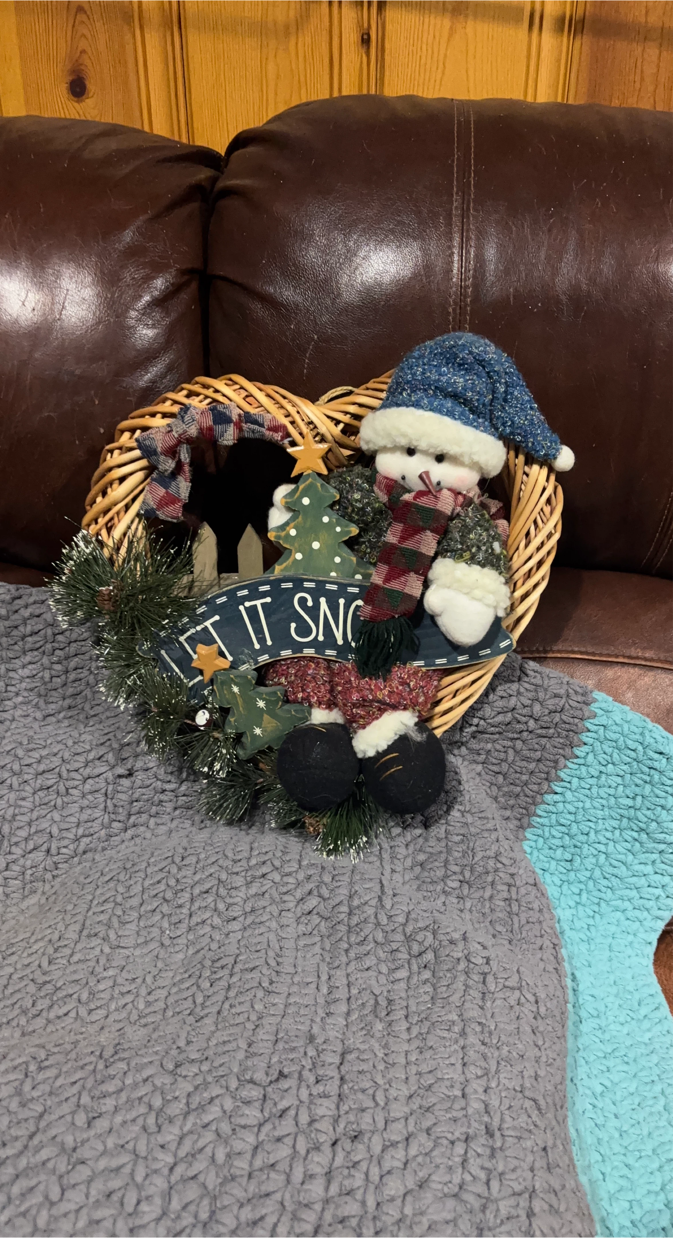 Snowman Wreath with 'Let it Snow' Sign