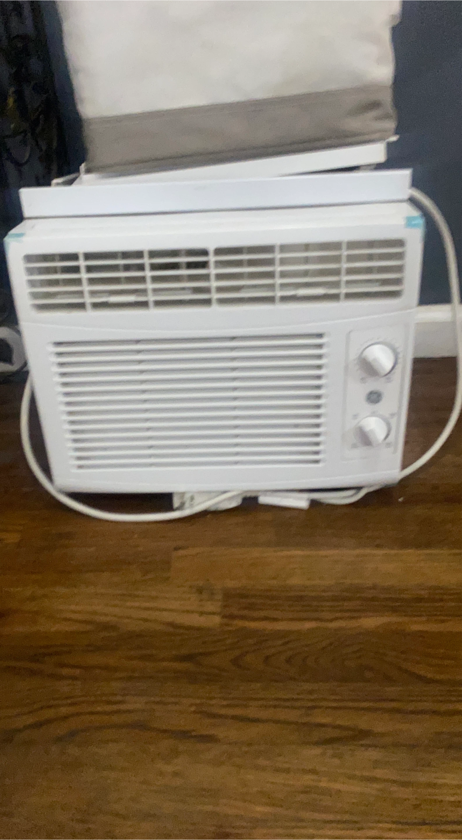 GE Window Air Conditioner - White