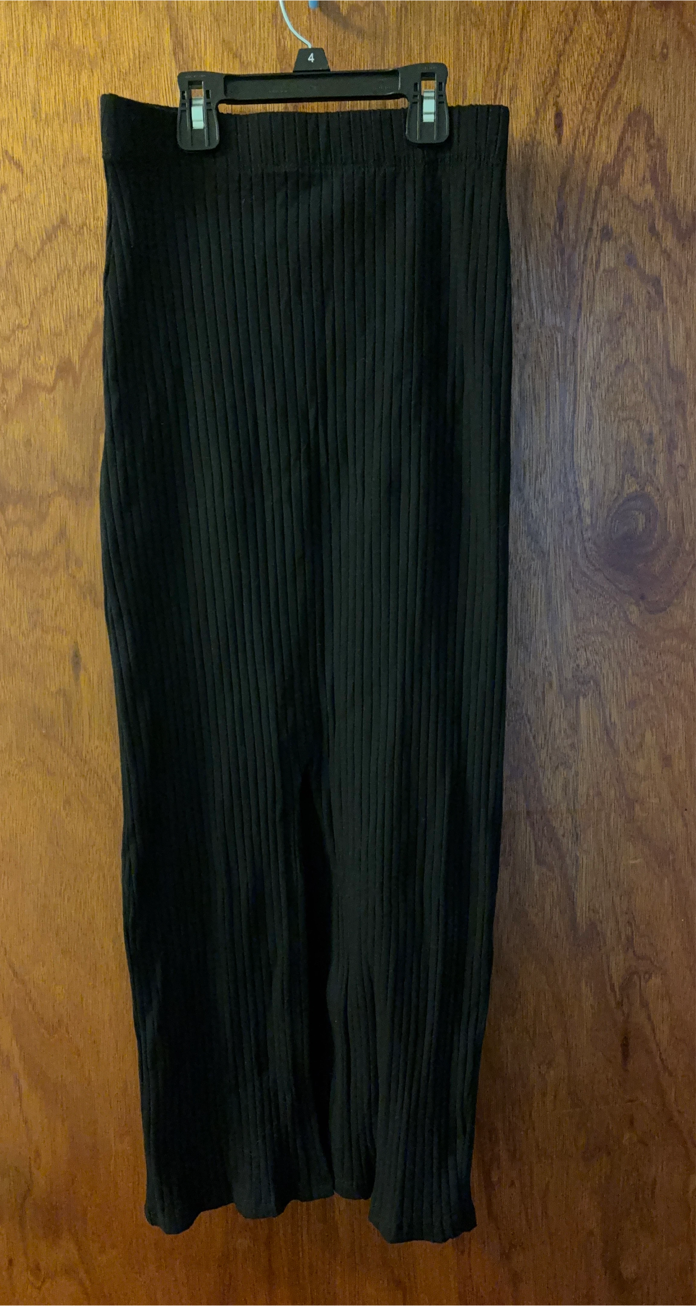 🆓A Stretchable Zara Black Ribbed Knit Skirt - Size Small