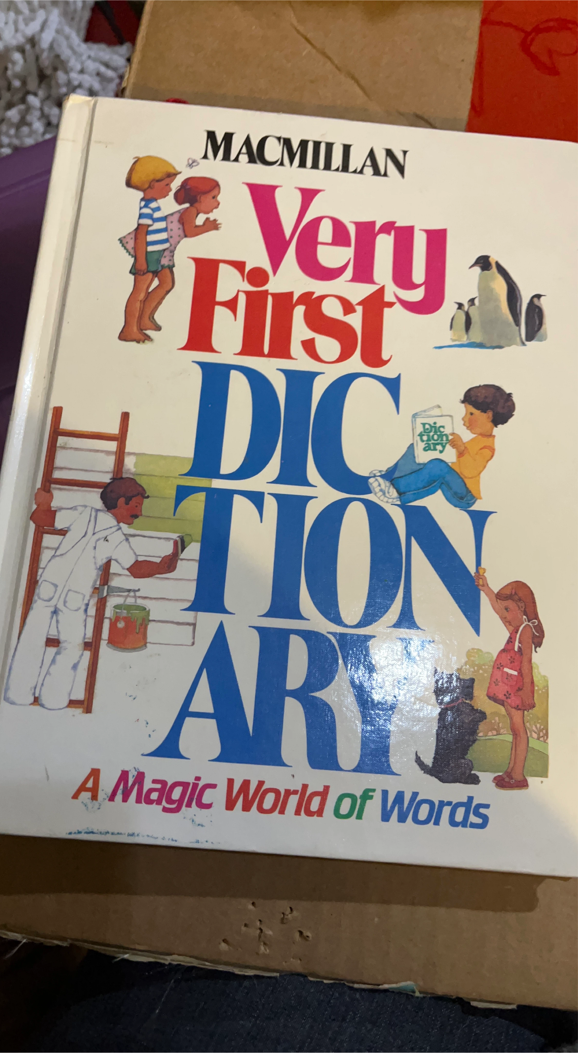 Macmillan Very First Dictionary