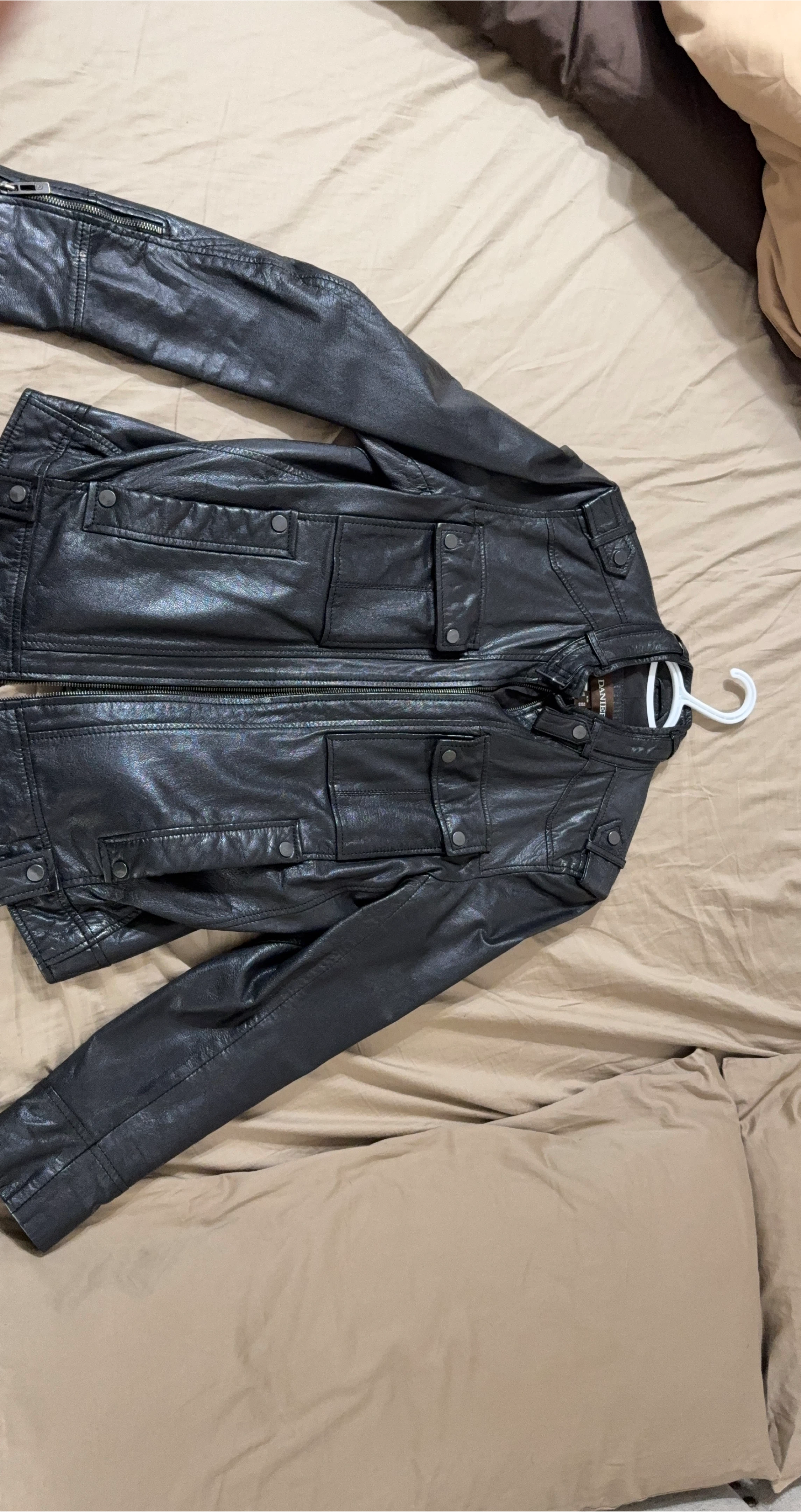 Like brand new Danier Leather Jacket - Size M
