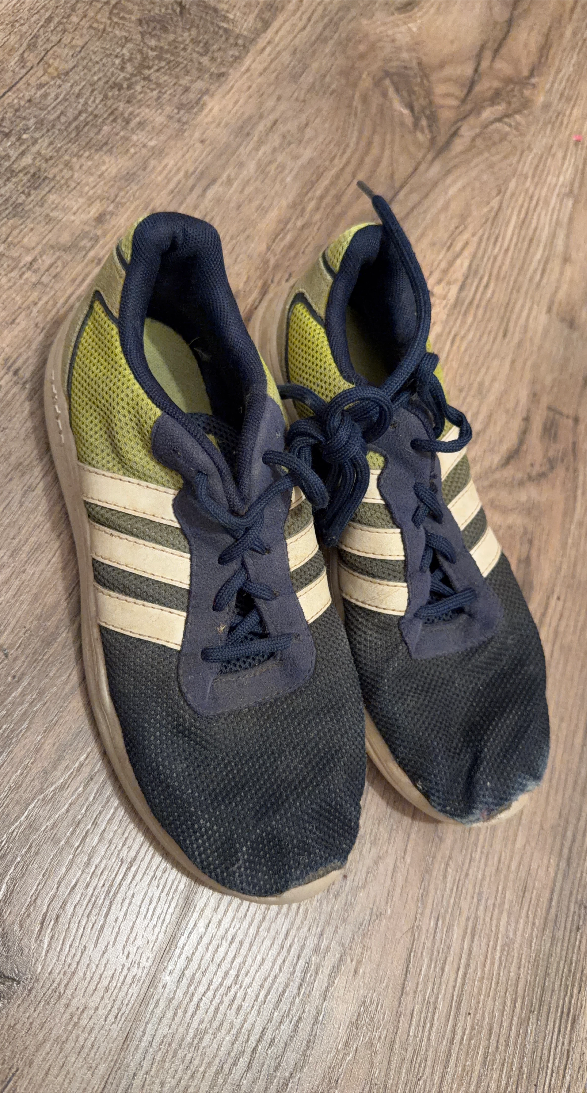 🥕Adidas Runners size 3 1/2