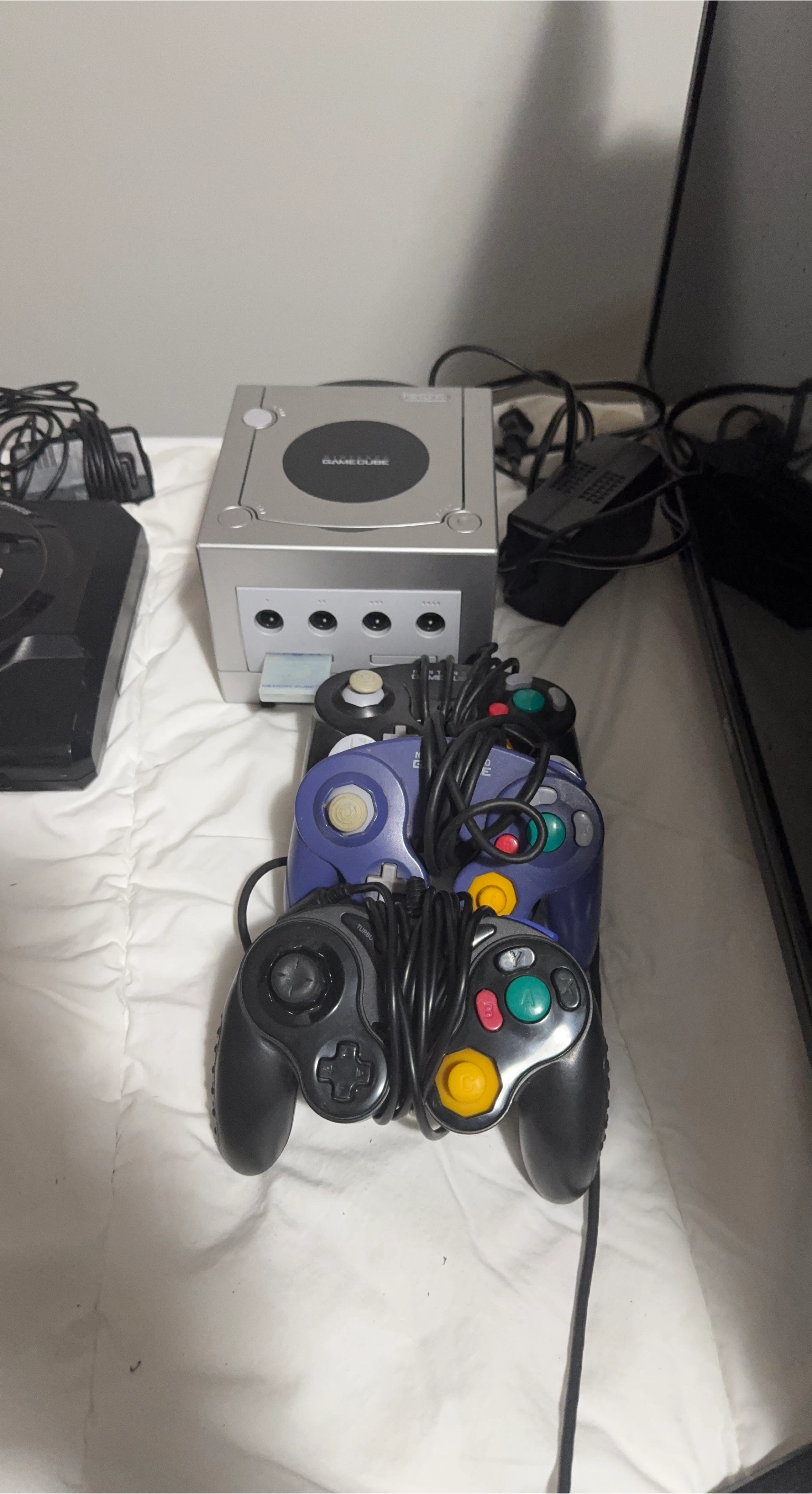 Nintendo GameCube Console with 4 Controllers - photo 2