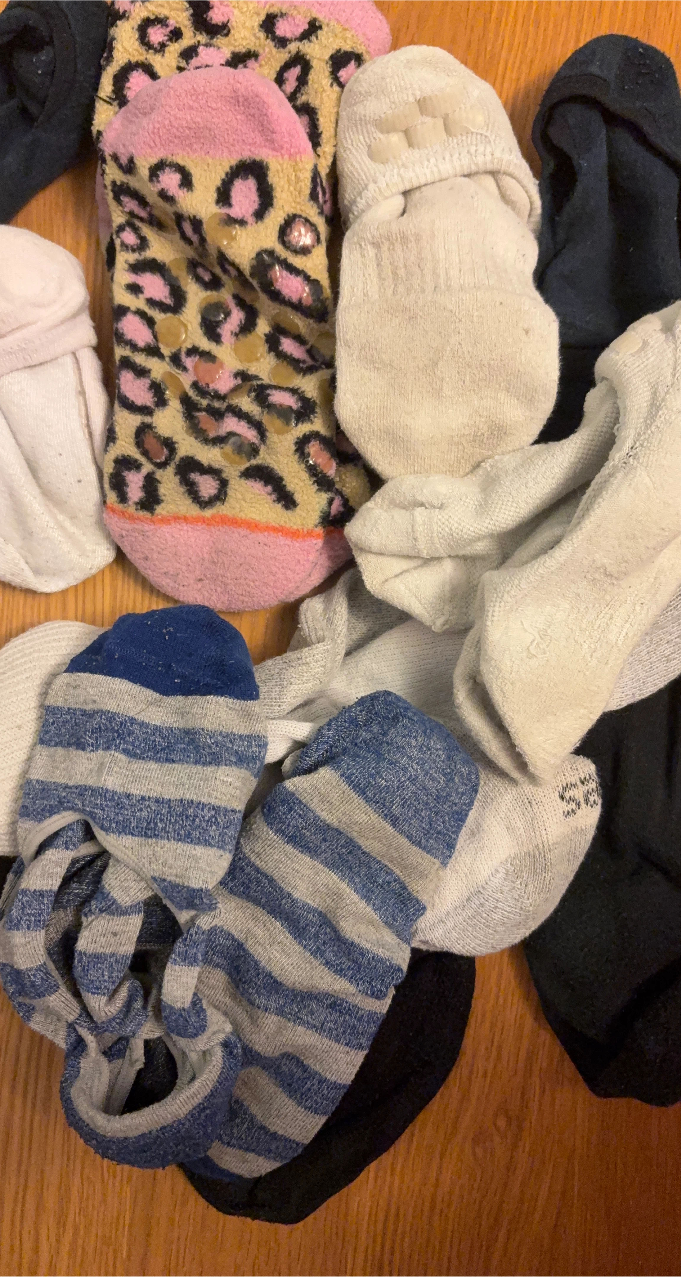 🆓Bundle of Assorted used women’s & men’s Socks