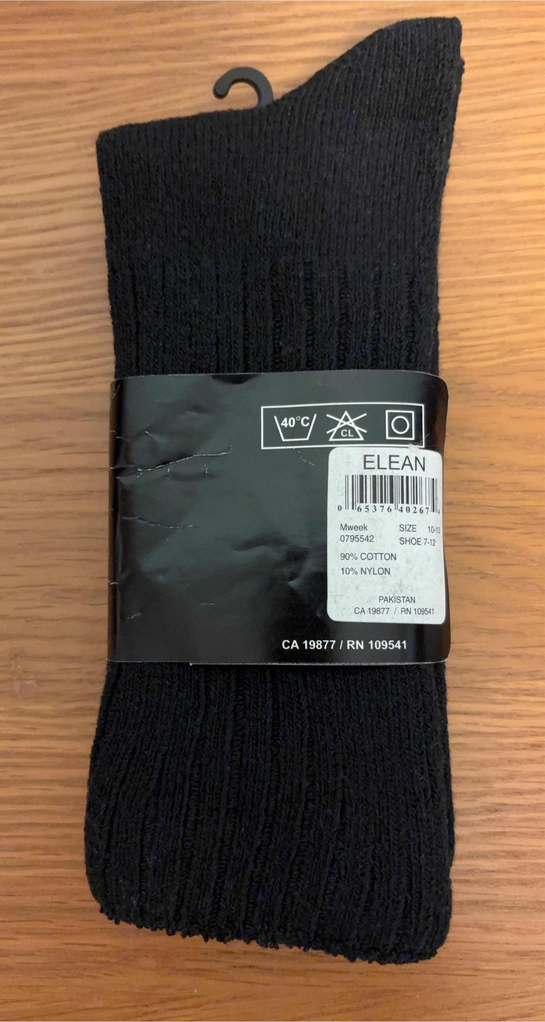 A pair of New Thick Pantofel Black Socks Size 9-12