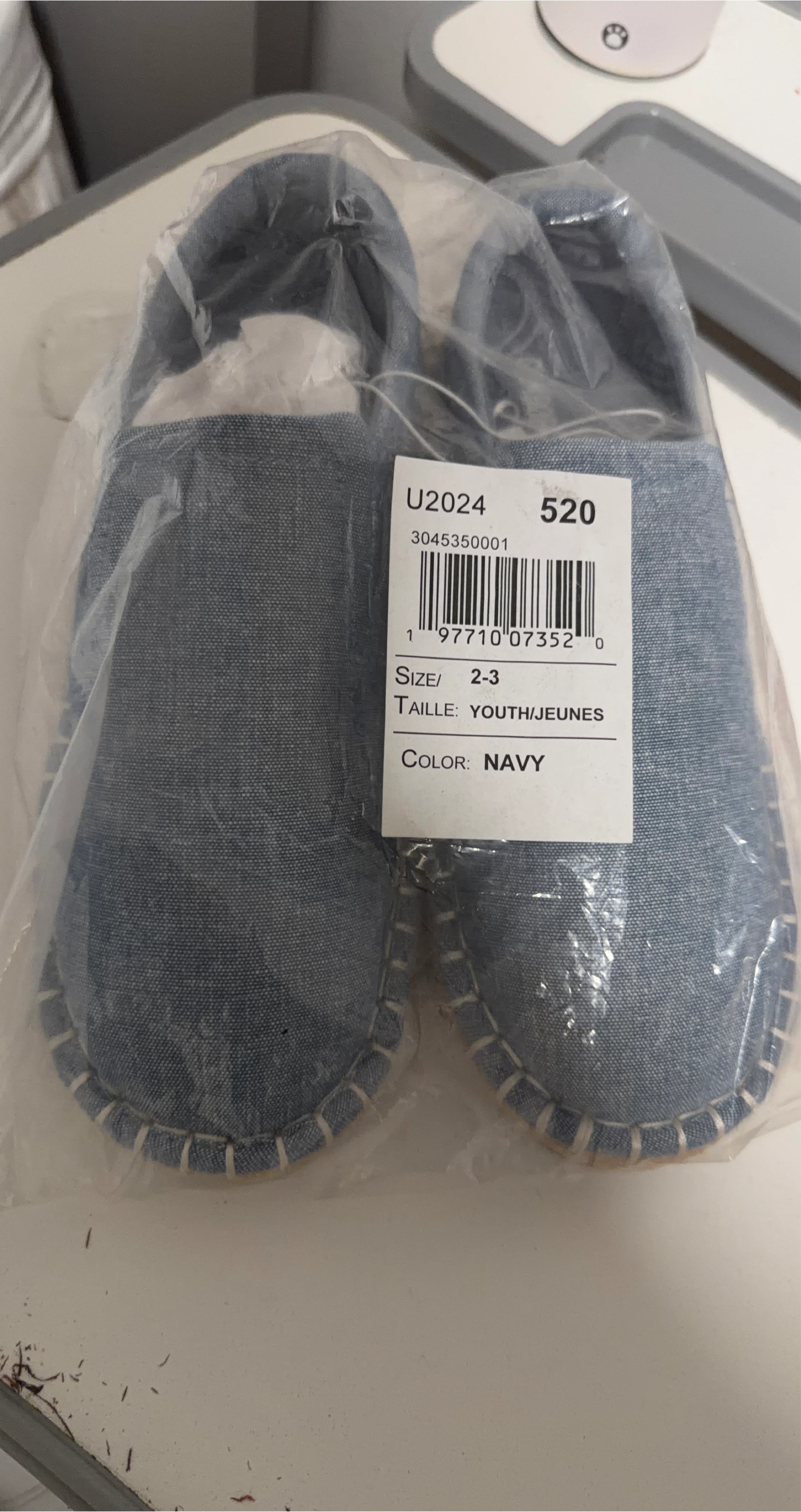 Youth/Jeunes Size 2-3 Navy Slippers