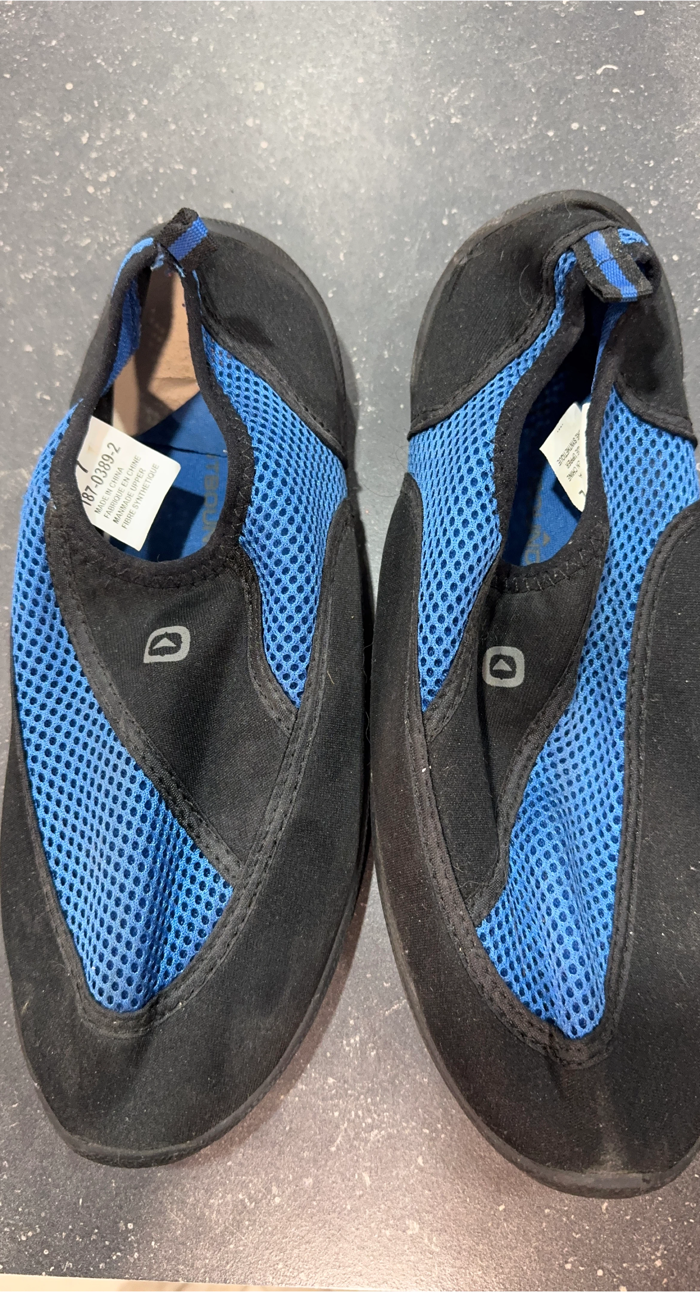 Outbound Men’s Black and Blue Water Shoes Size 7