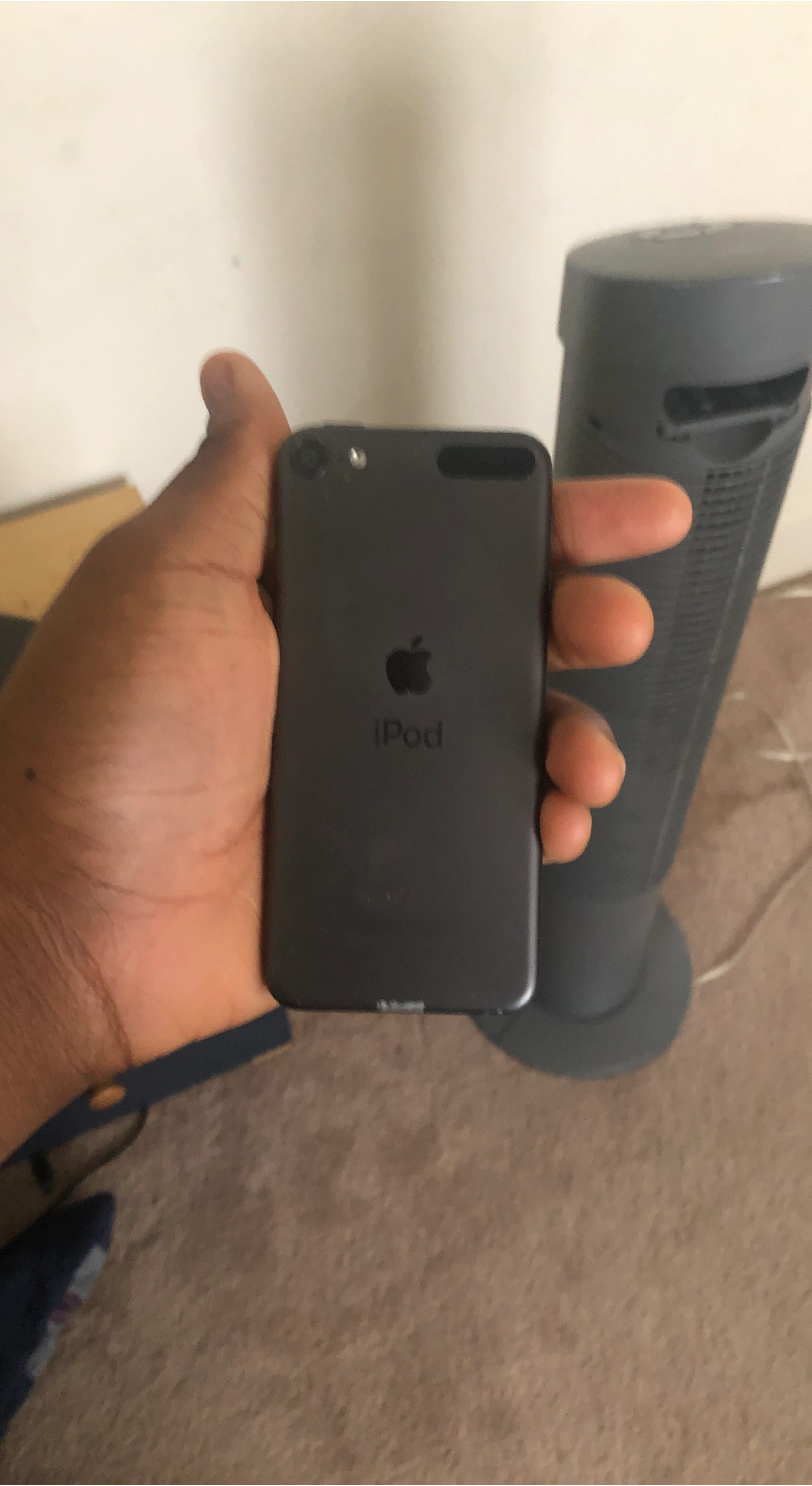 Apple iPod Touch - 7th Generation - photo 2
