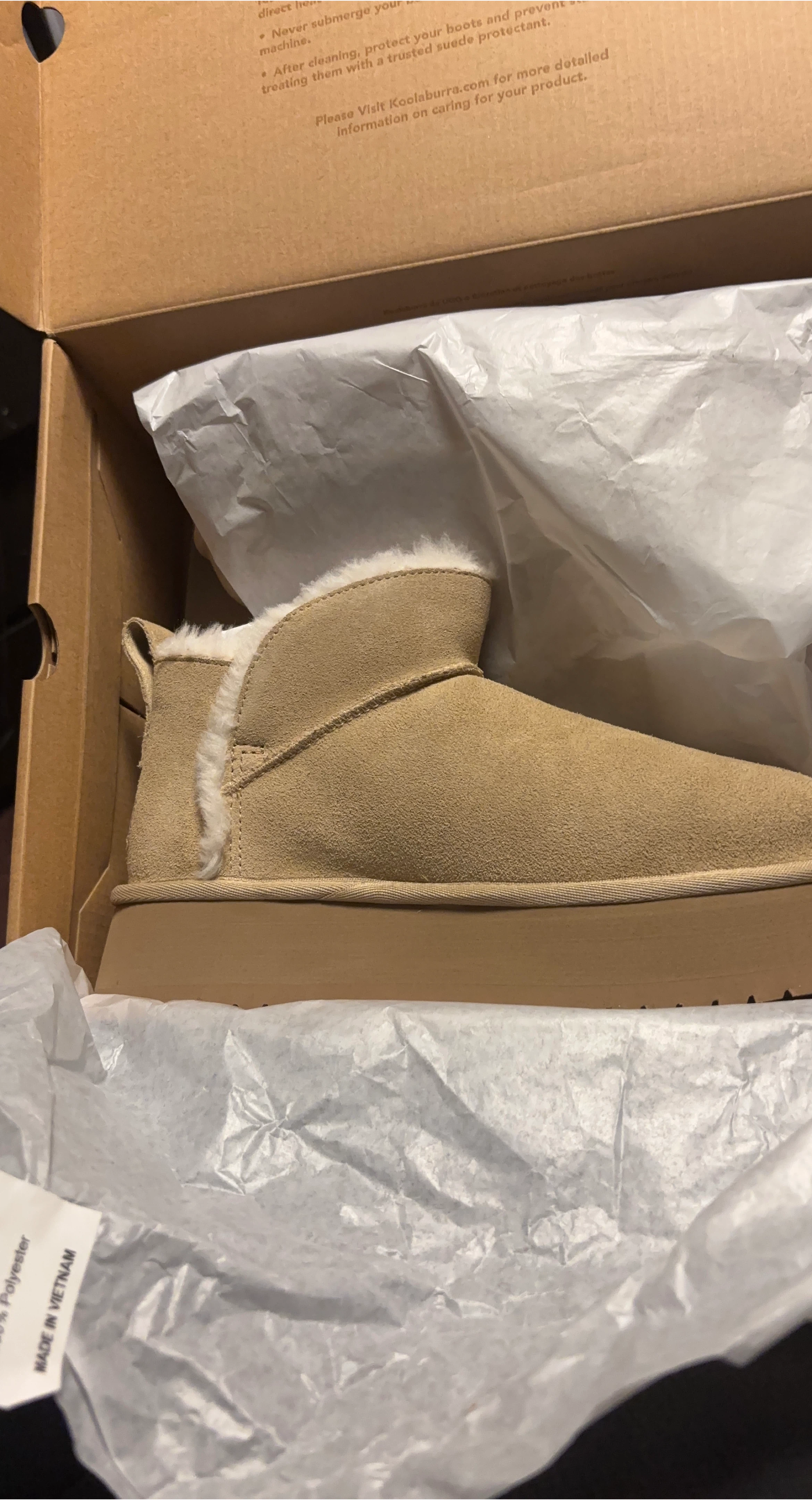 Koolaburra by UGG brand new size 8