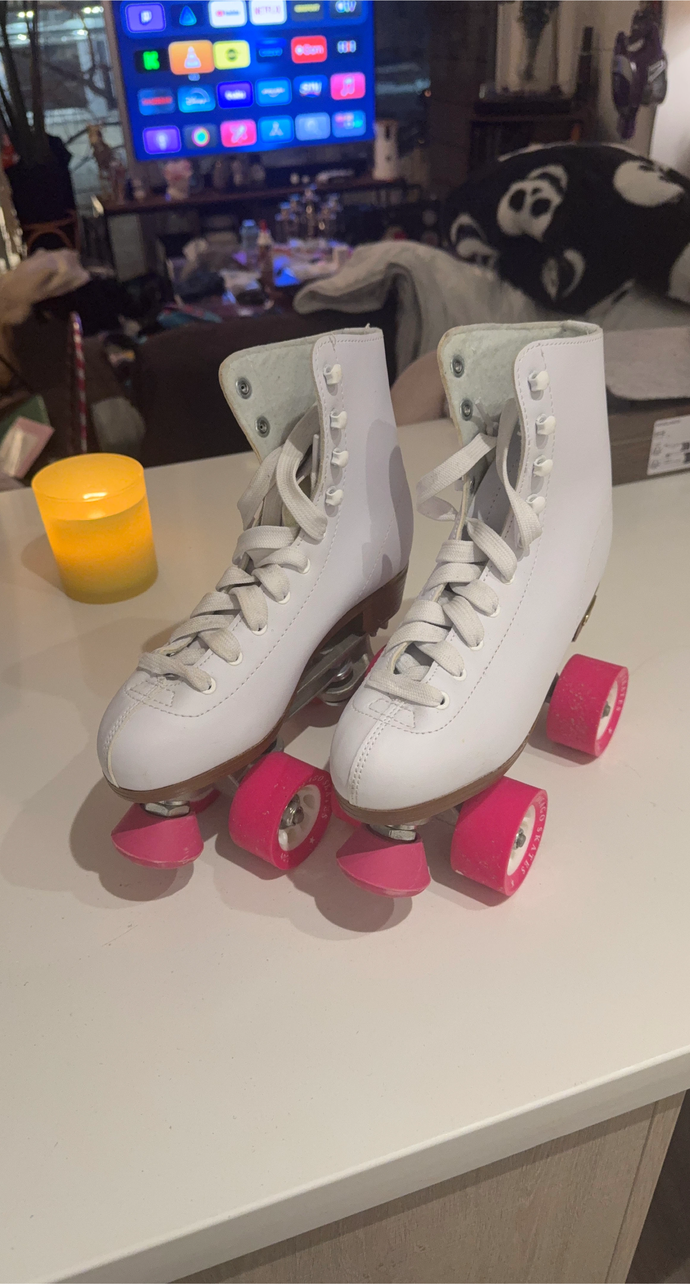 Chicago Skates White Roller Skates, size 6