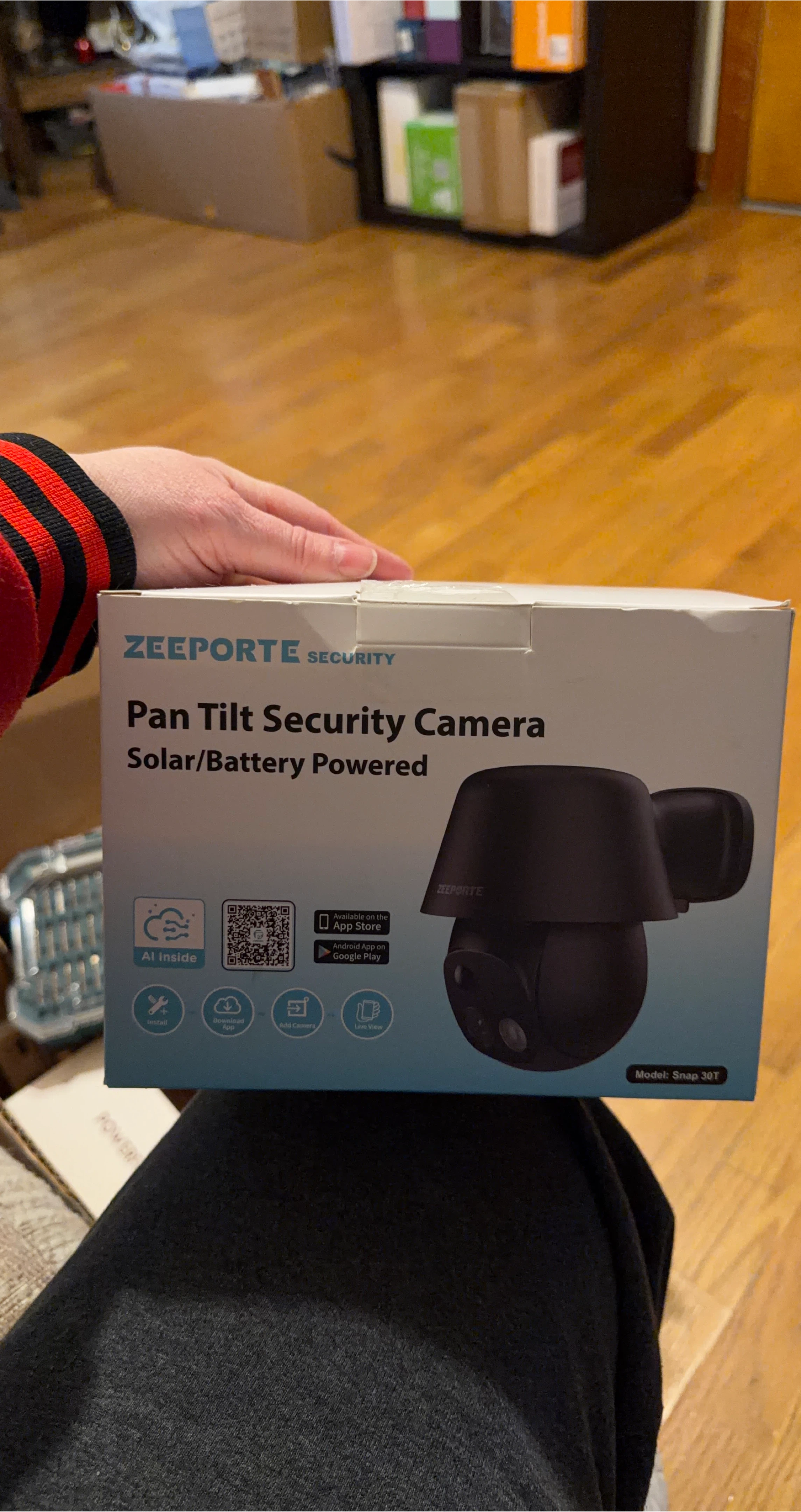 ZEEPORTE Pan Tilt Security Camera Solar/Battery Powered