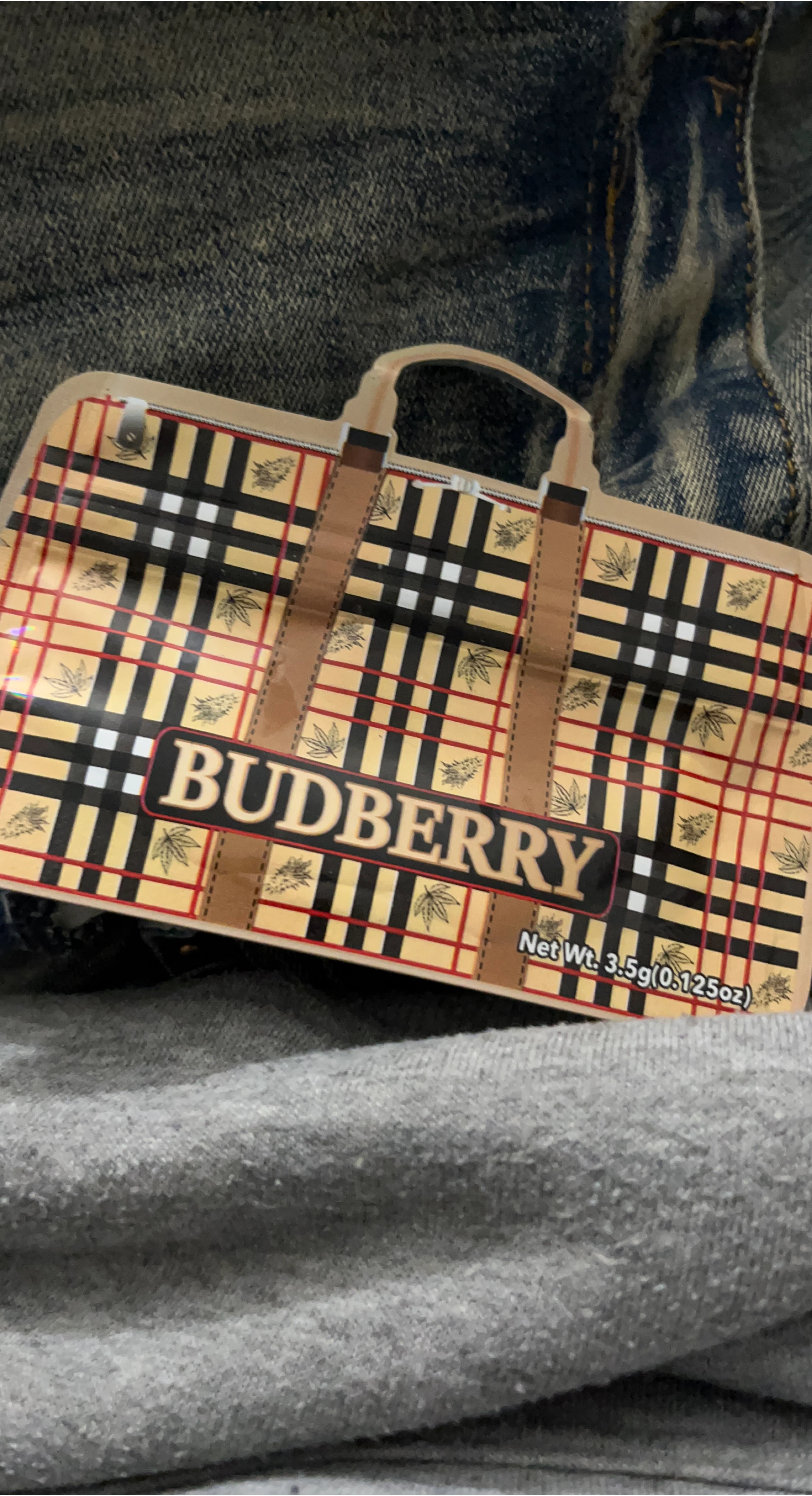 Budberry Net Wt. 3.5g Snack Pouch