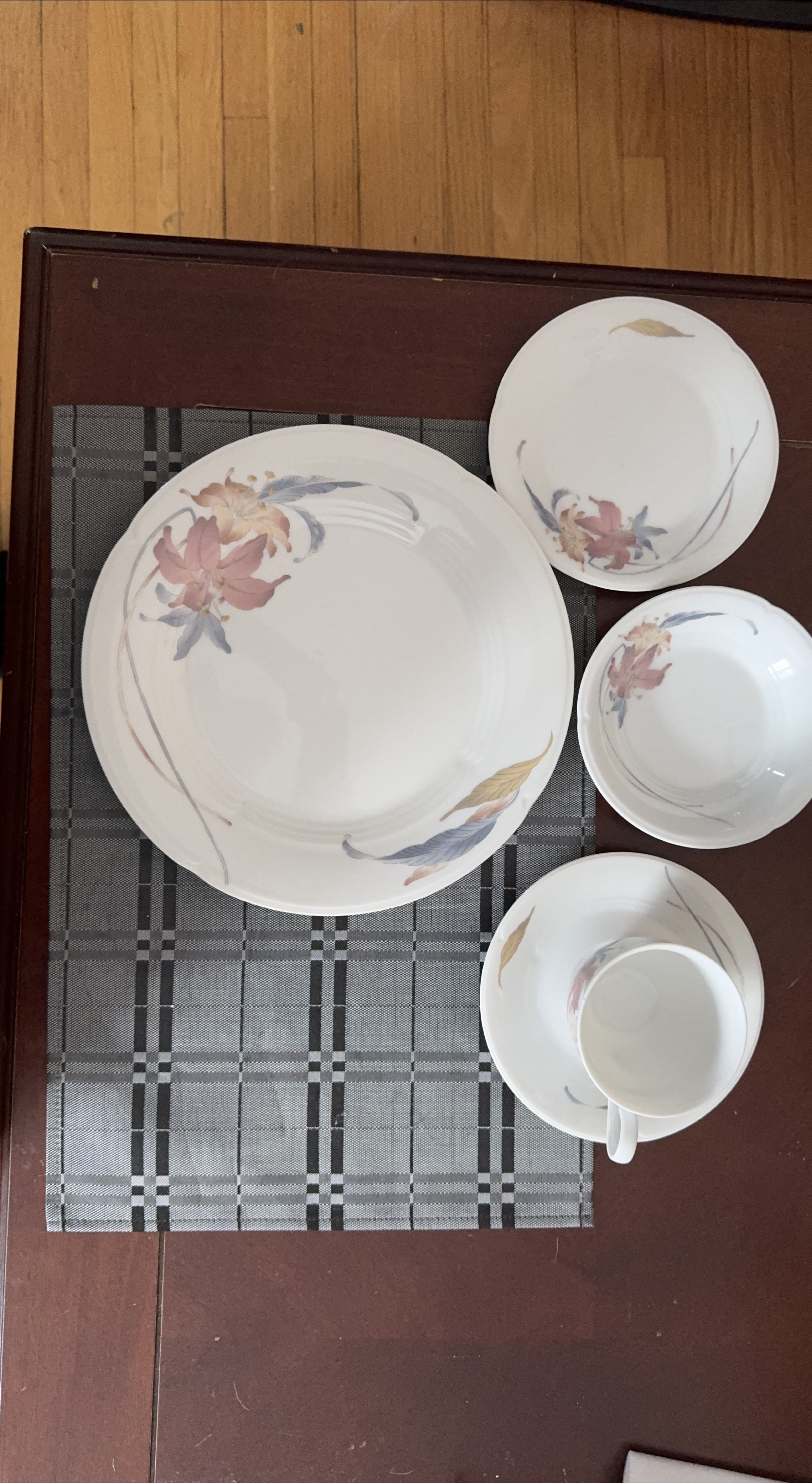 White Dinnerware Set with Floral Design
