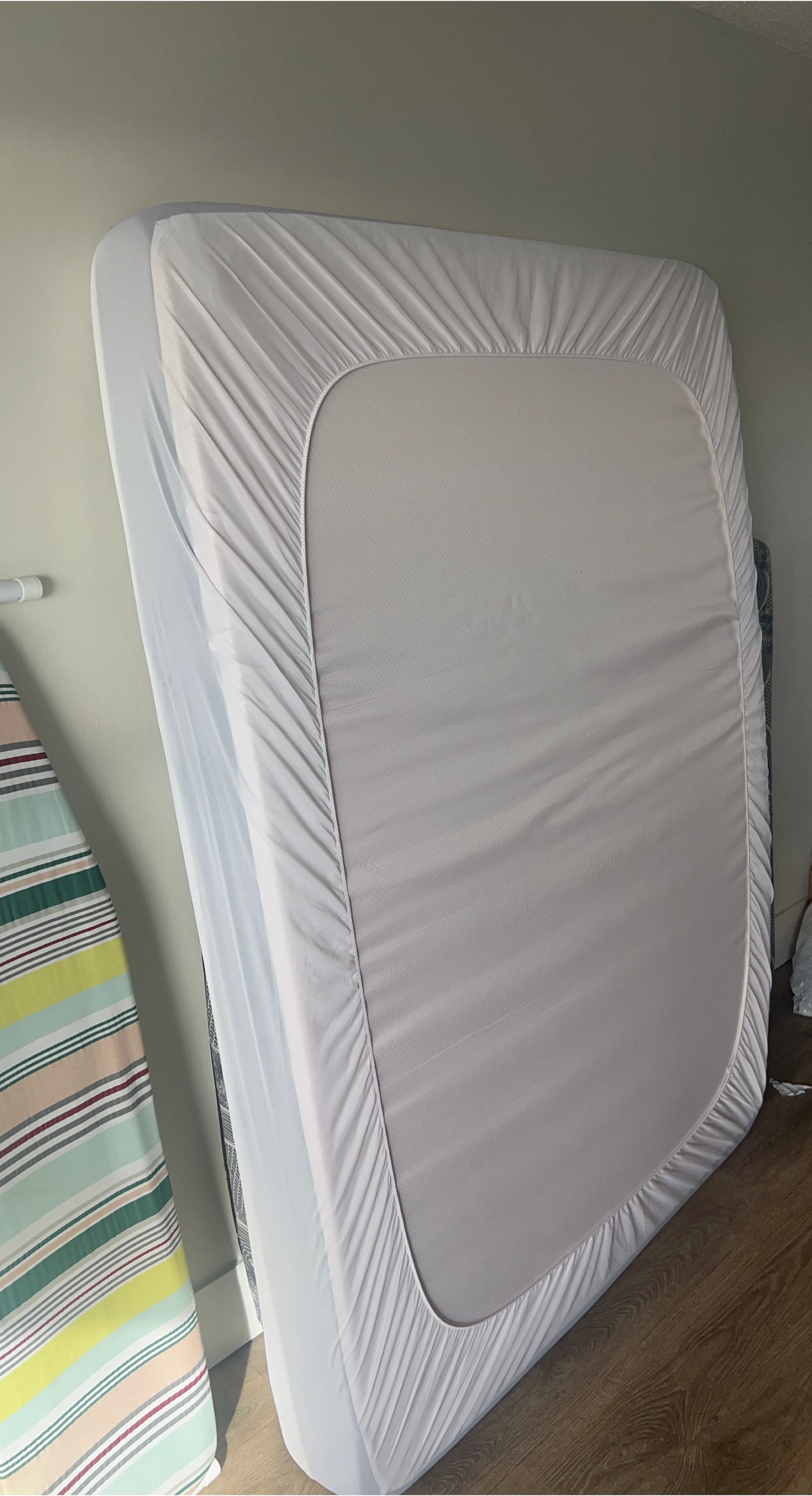 White fitted bed sheet