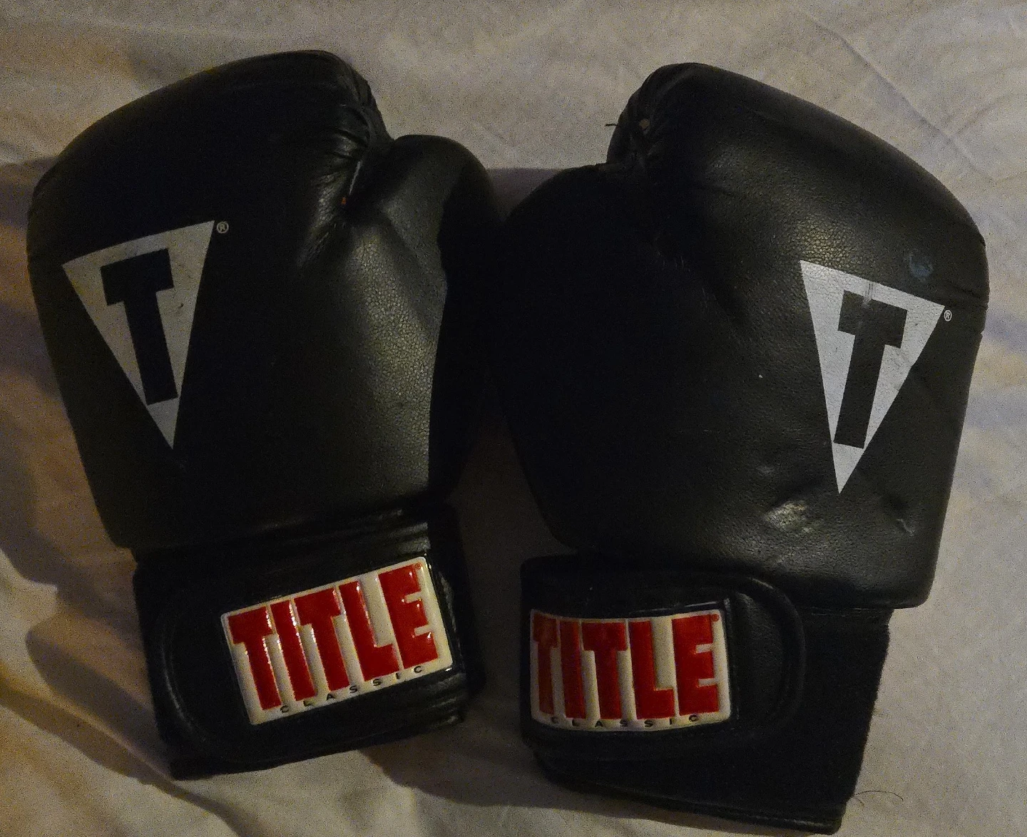 TITLE Classic Boxing Gloves - Black