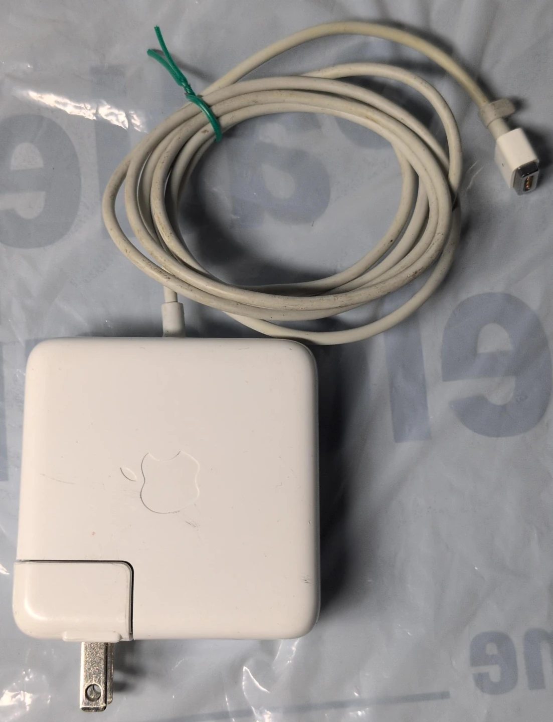 Apple 60W MagSafe Power Adapter