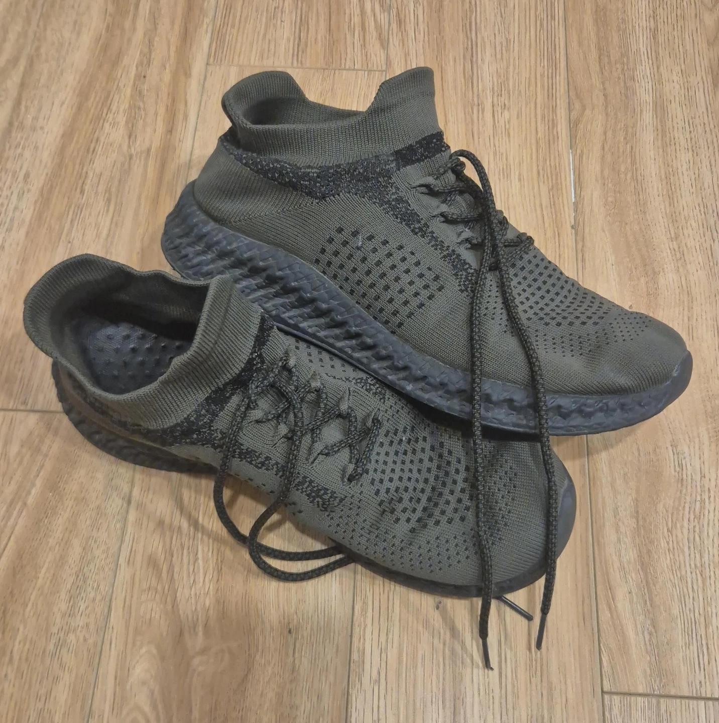 Olive Green Knit Sneakers (Approx. Men’s 9–10) - photo 2