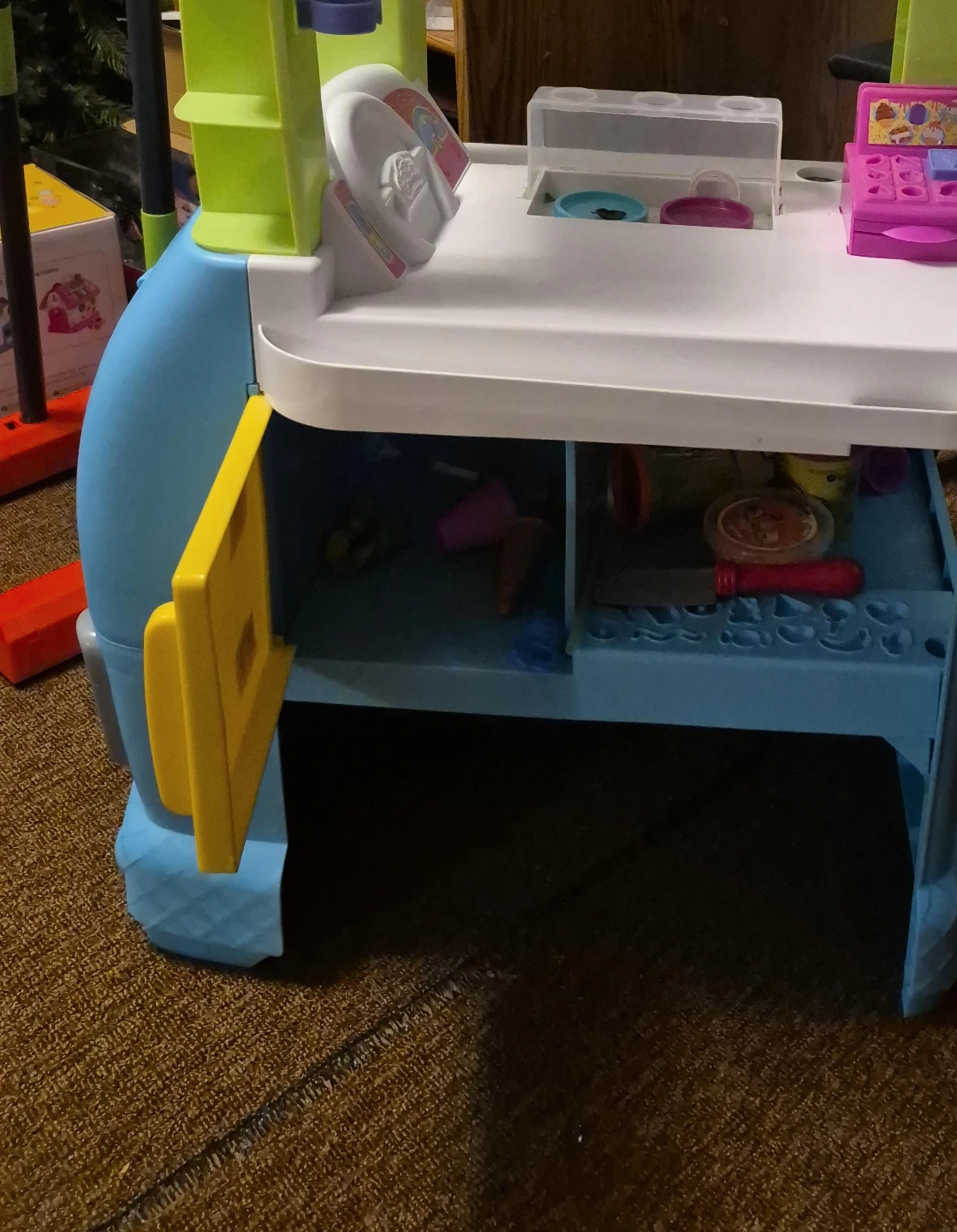 Play-Doh Kitchen Creations Ice Cream Counter