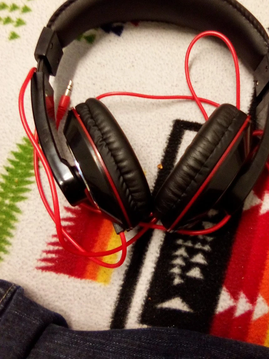 🥕 Black & Red Headphones