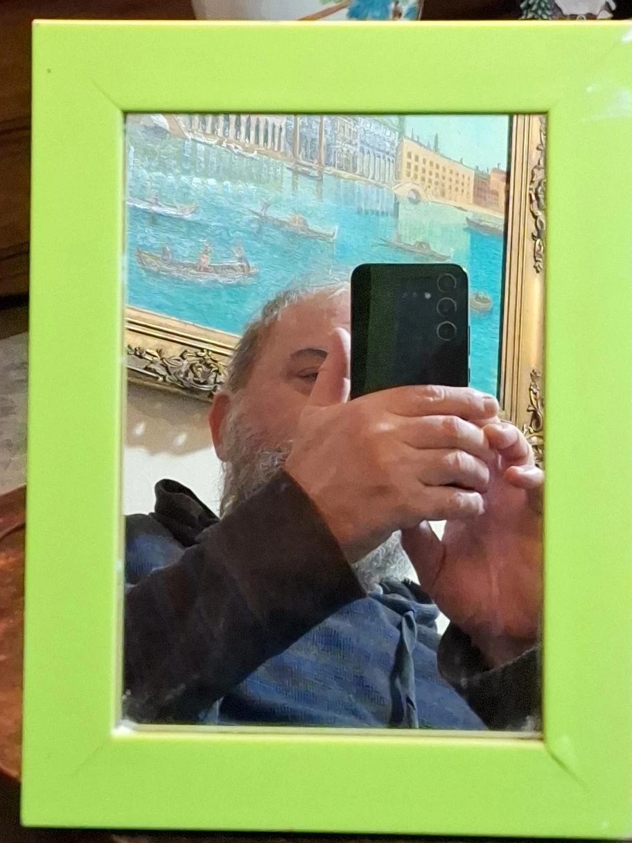 mirror in Green vibrant frame