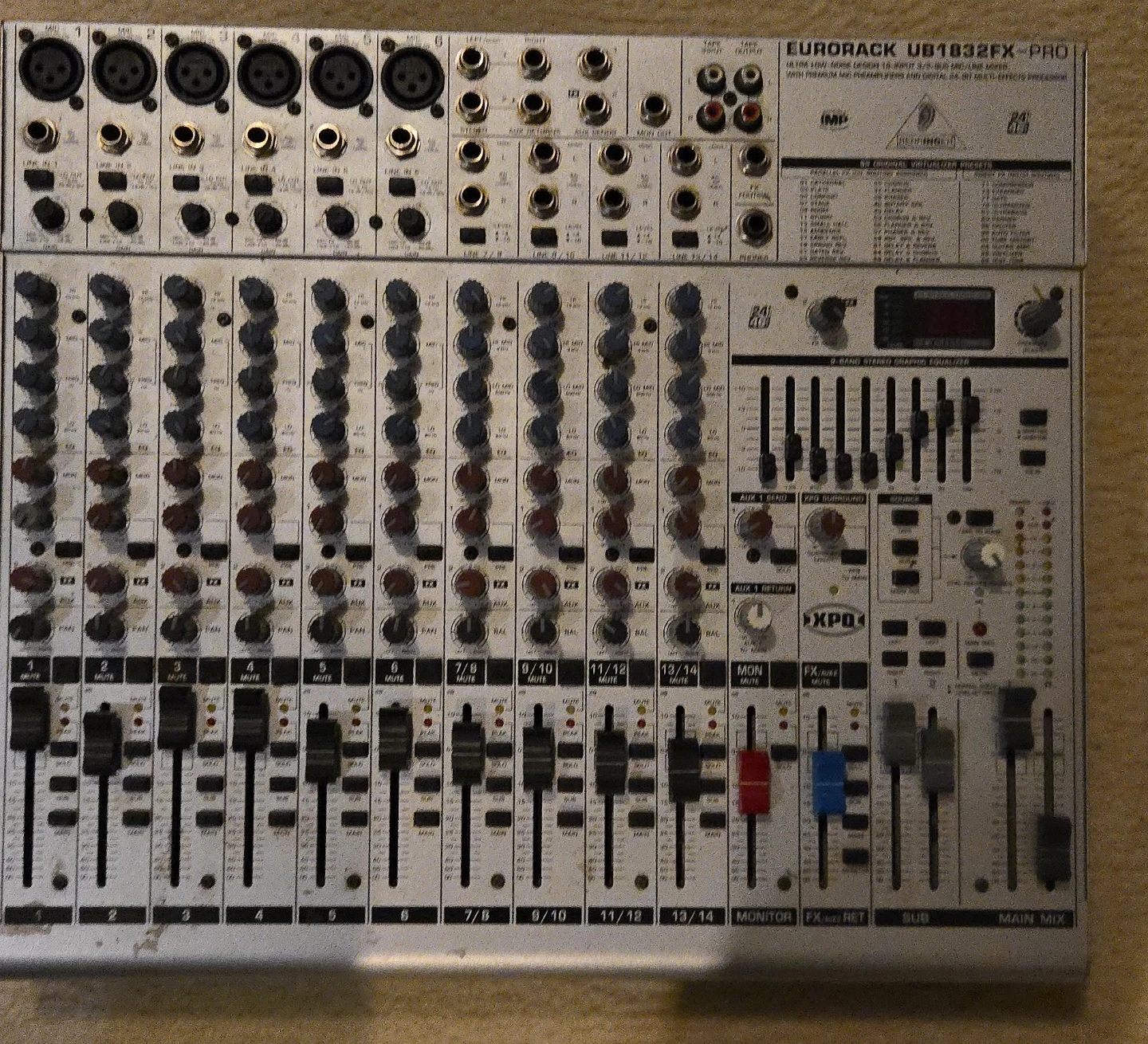 Behringer EURORACK UB1832FX-PRO Mixing Console