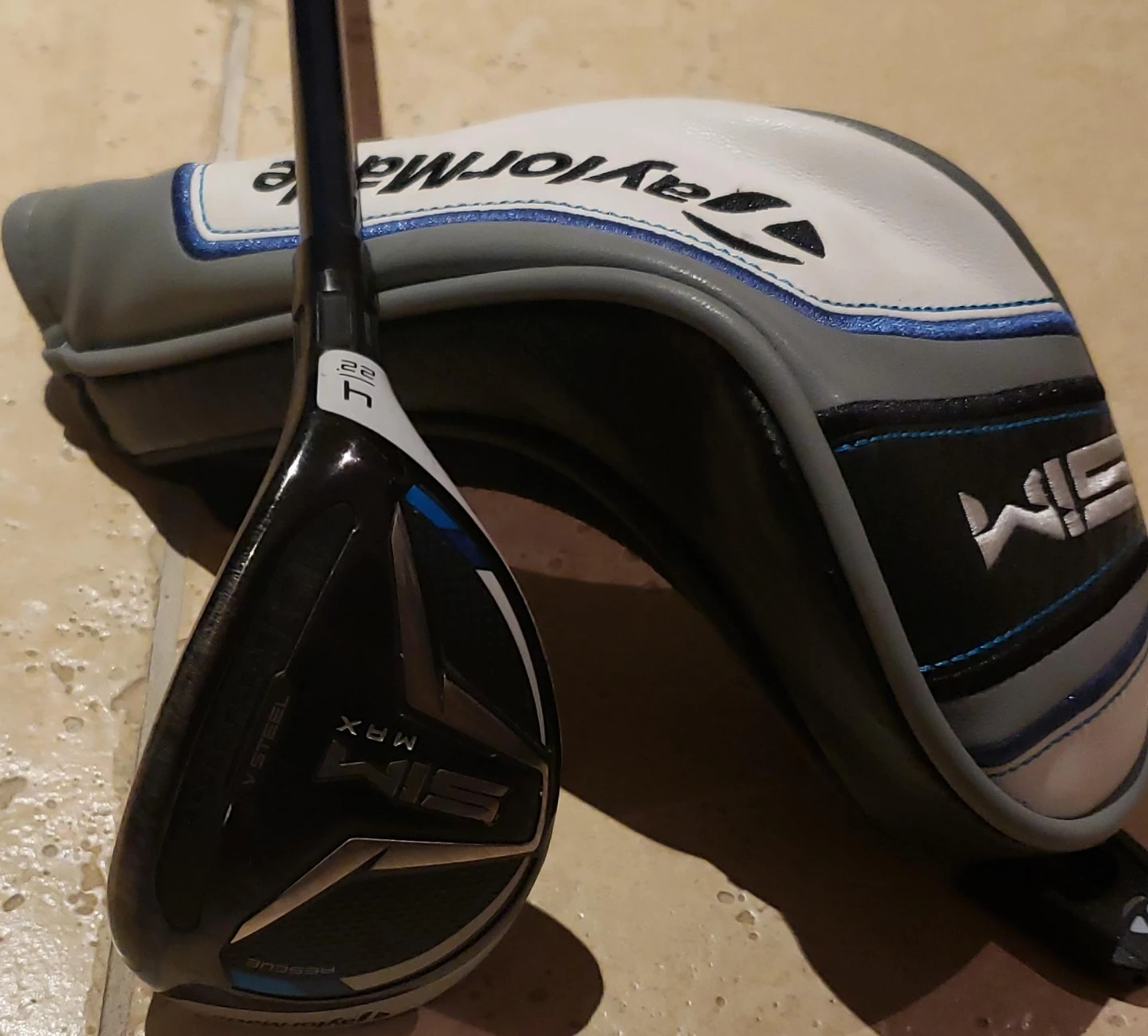 TaylorMade SIM MAX Rescue 4H Golf Club