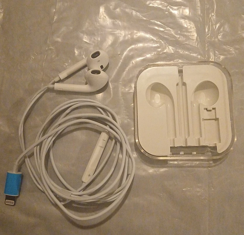 Apple EarPods with Lightning Connector