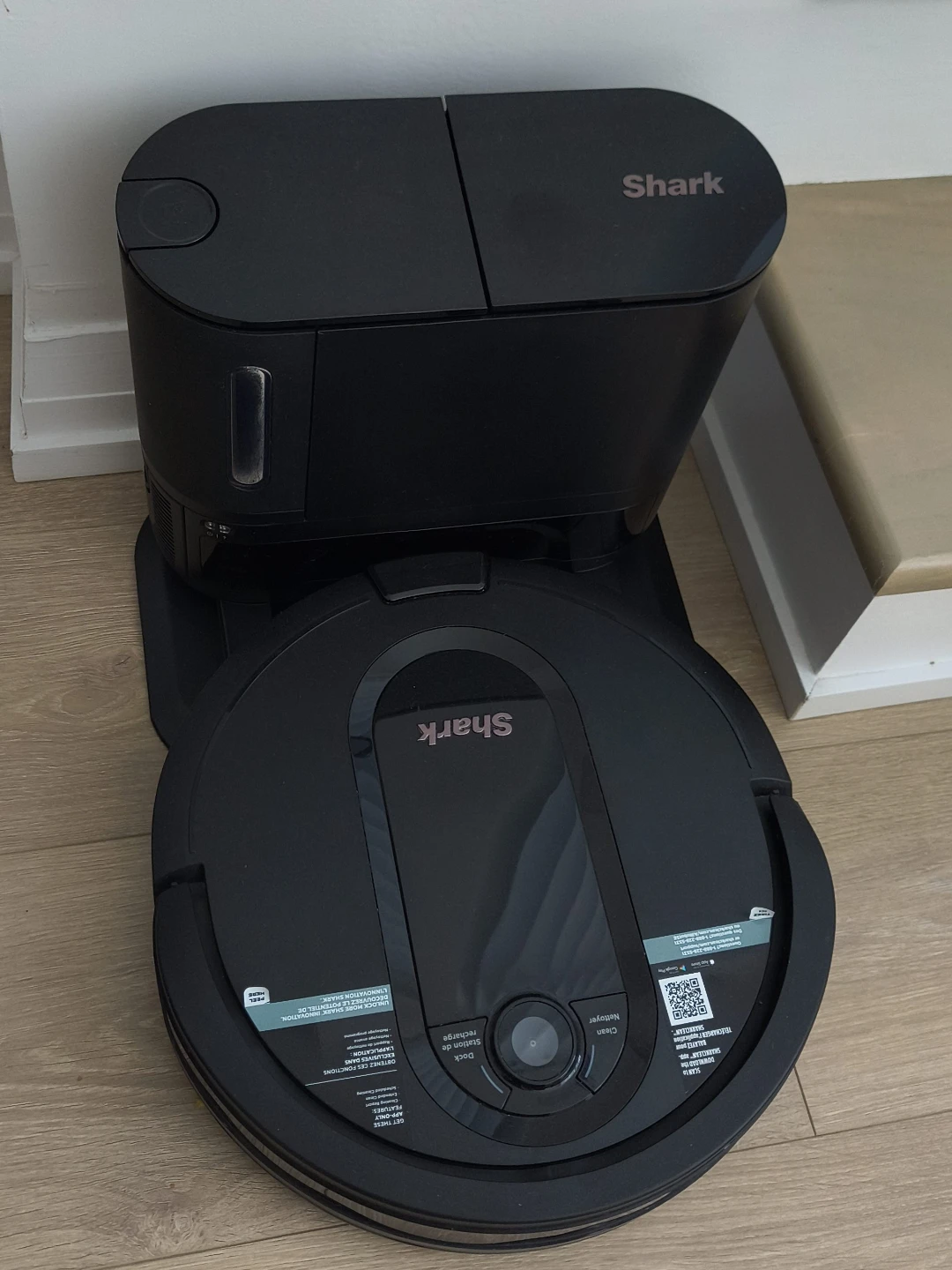 Shark Robot Vacuum - Black