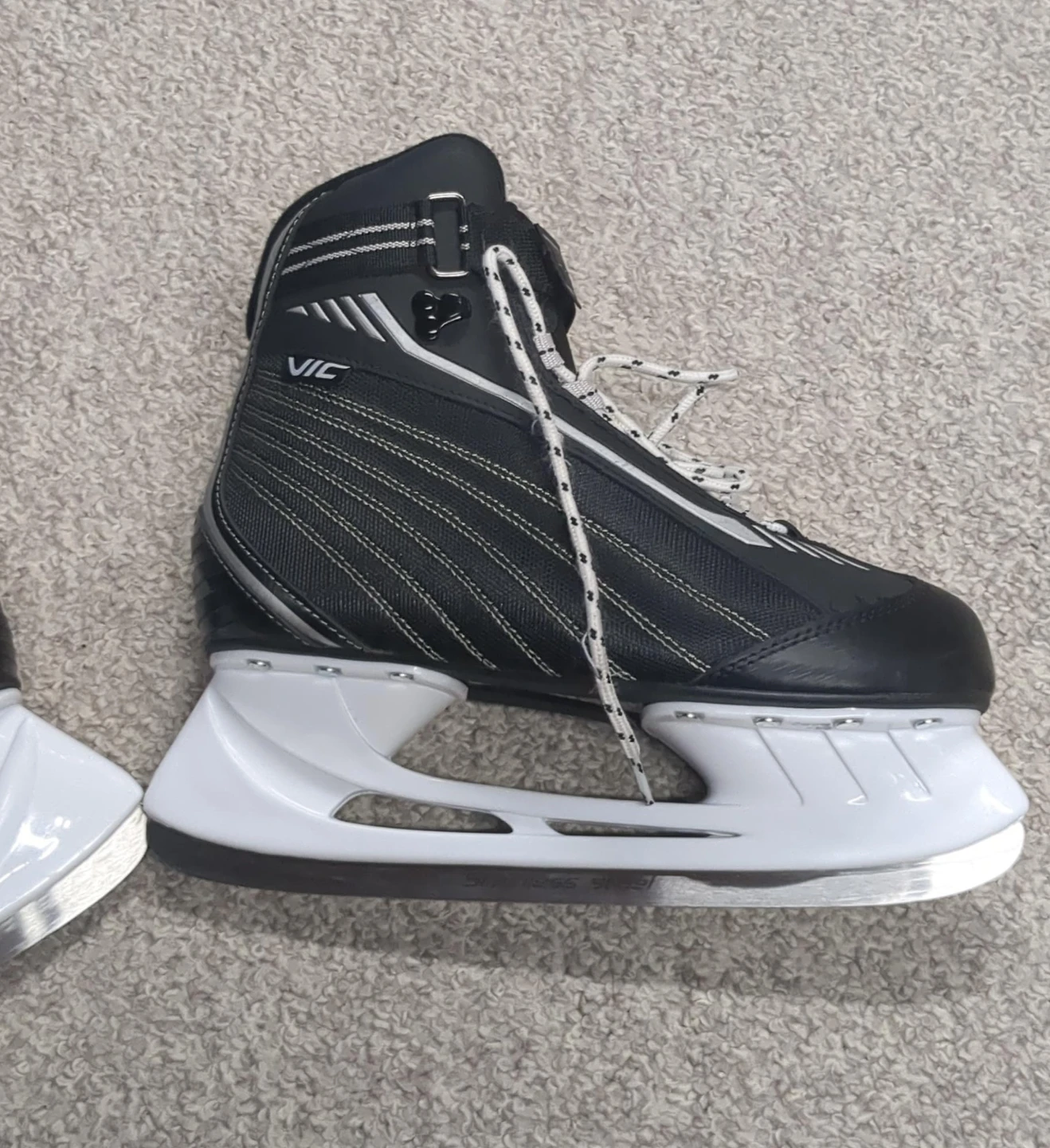 VIC Hockey Ice Skates - Size US 7