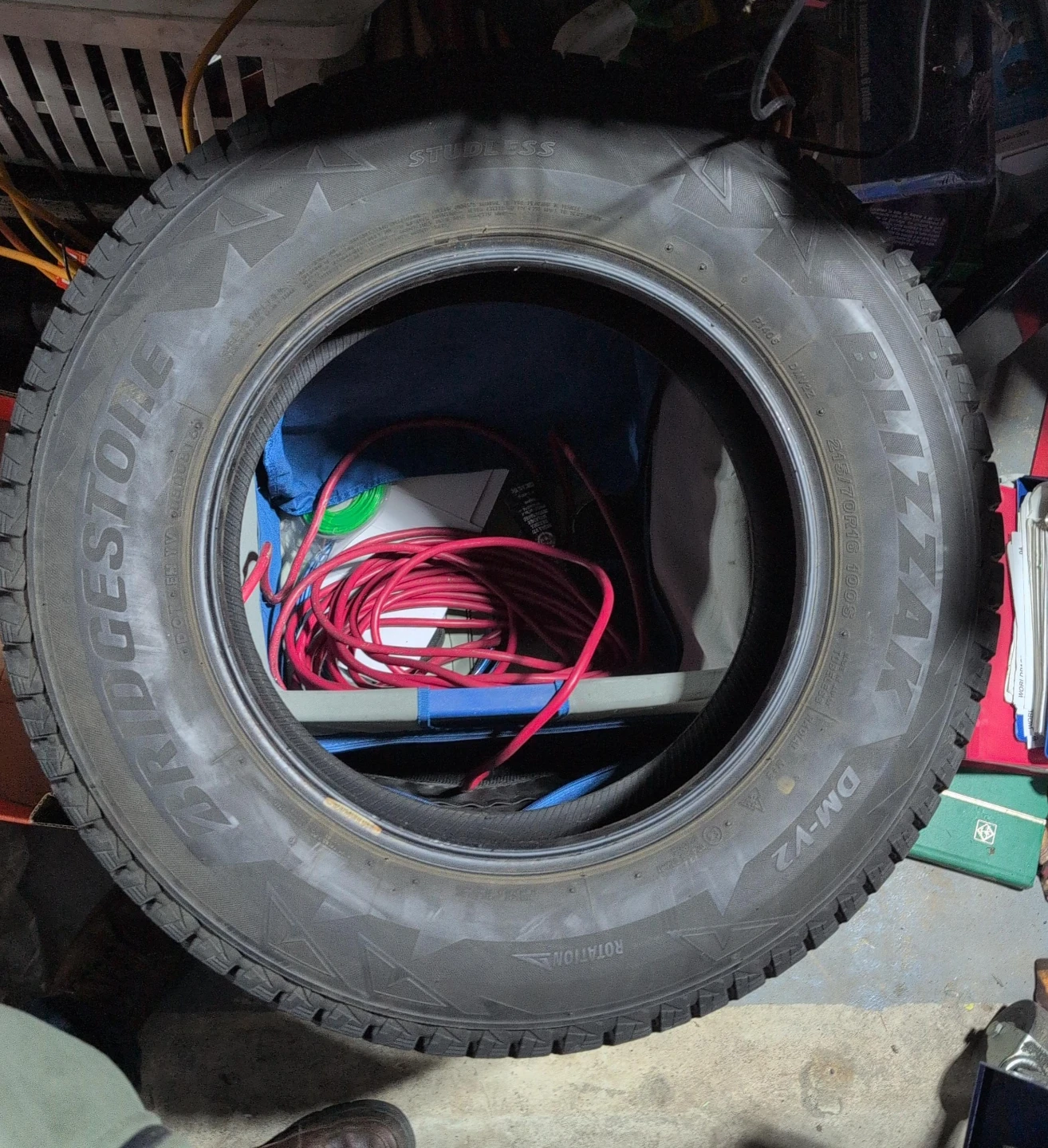 Bridgestone Blizzak DM-V2 Winter Tire 215/70R16 100S
