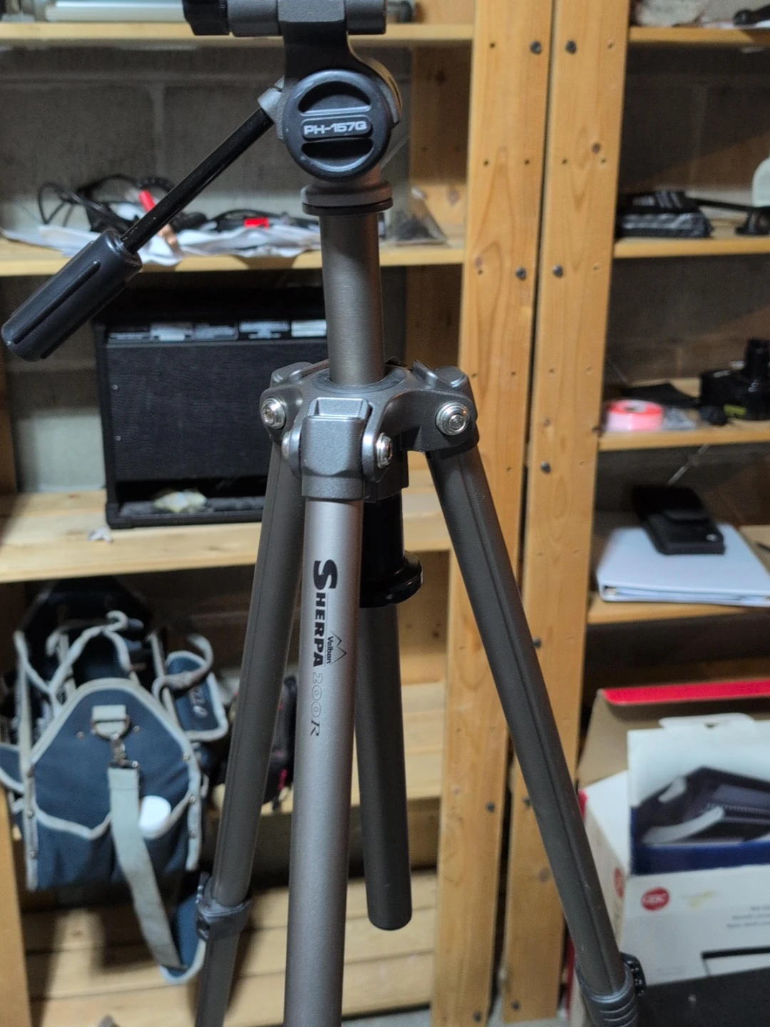 Velbon Sherpa 200R Tripod PH-157G