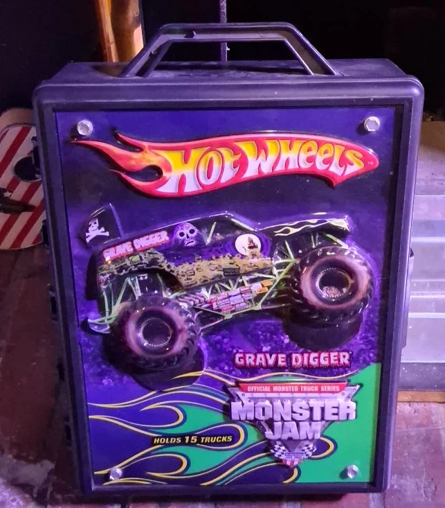 Hot Wheels Monster Jam Grave Digger 15 Truck Carrying Case
