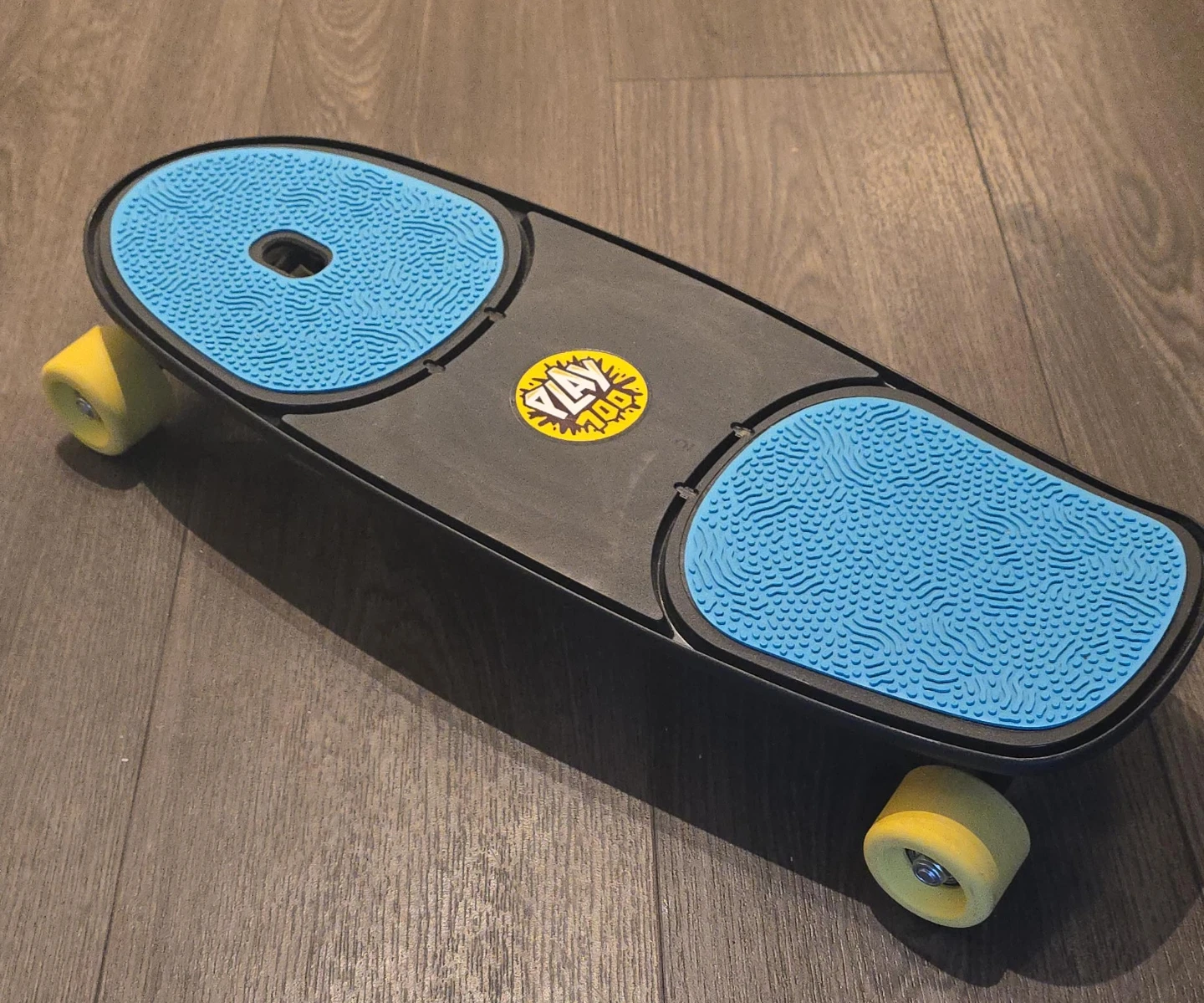 Play 100 Skateboard - Great Condition!