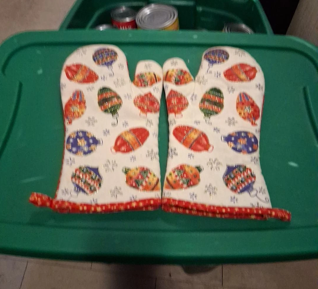 Oven Mitts - Holiday Ornament Pattern