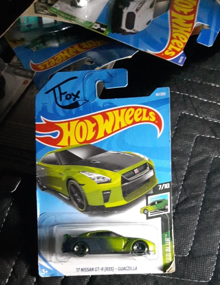 Hot Wheels '17 Nissan GT-R (R35) - Guaczilla