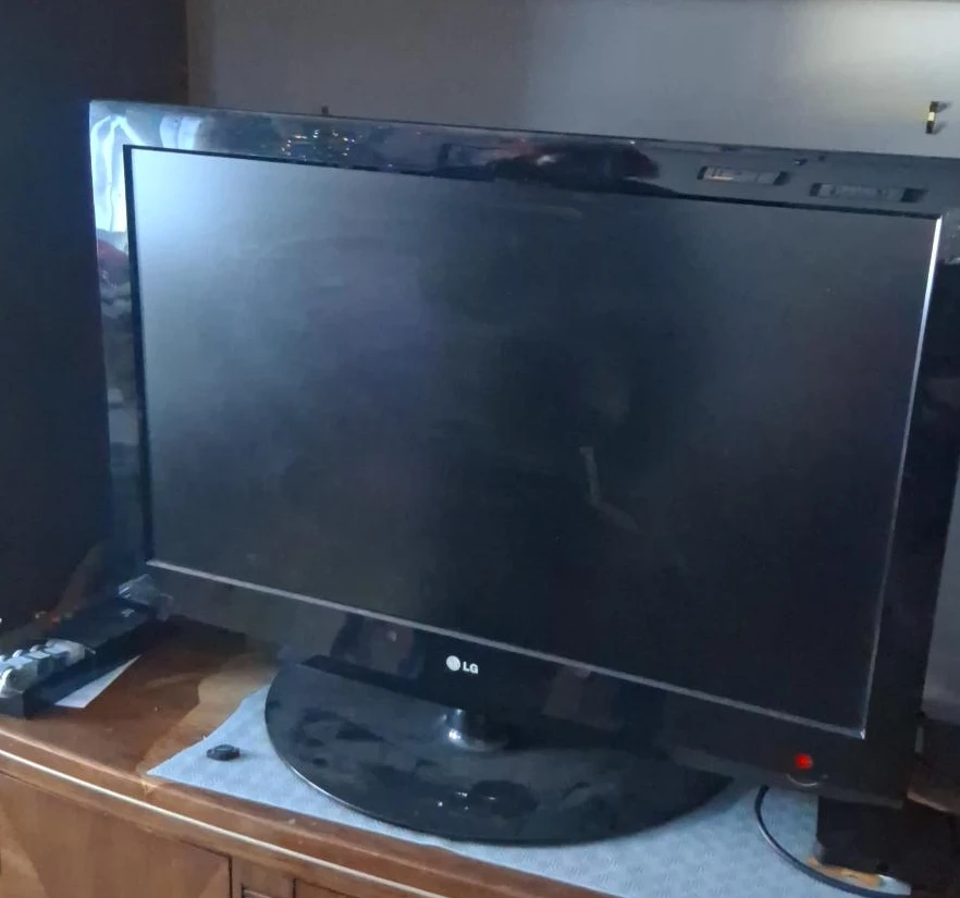 LG Black Flat Screen TV