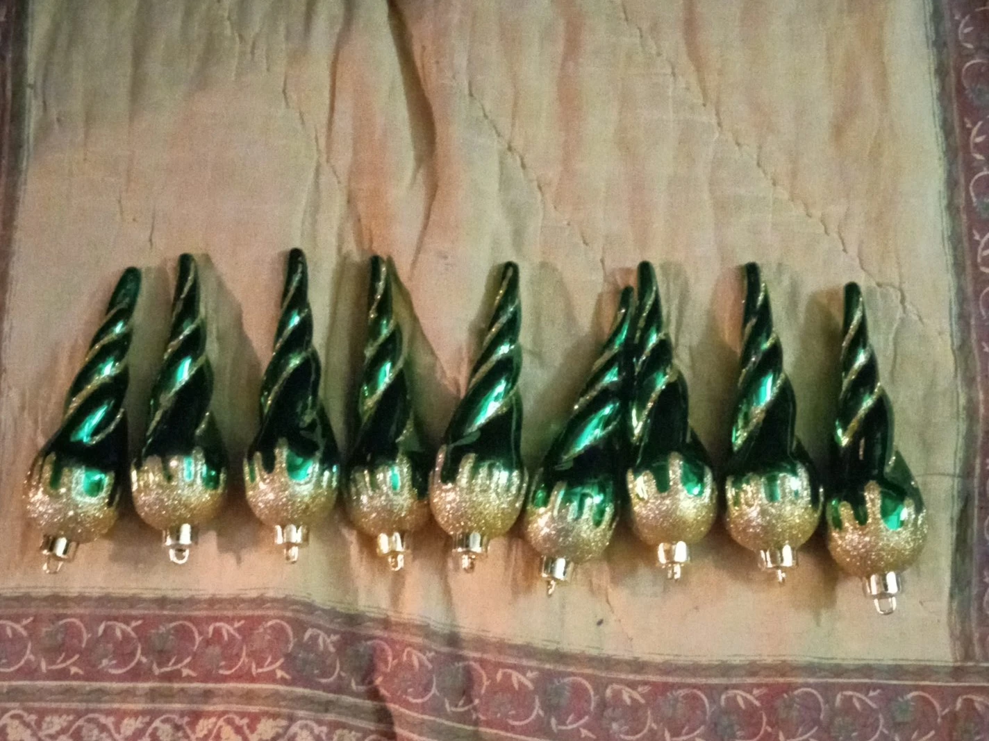 Christmas Tree Ornaments - Green & Gold