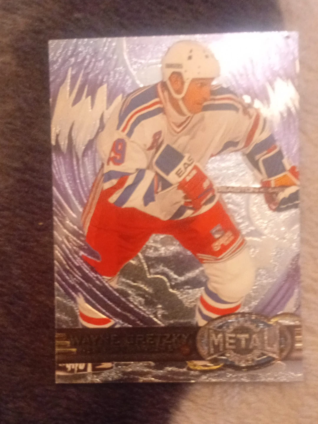 Wayne gretzky metal hockey card