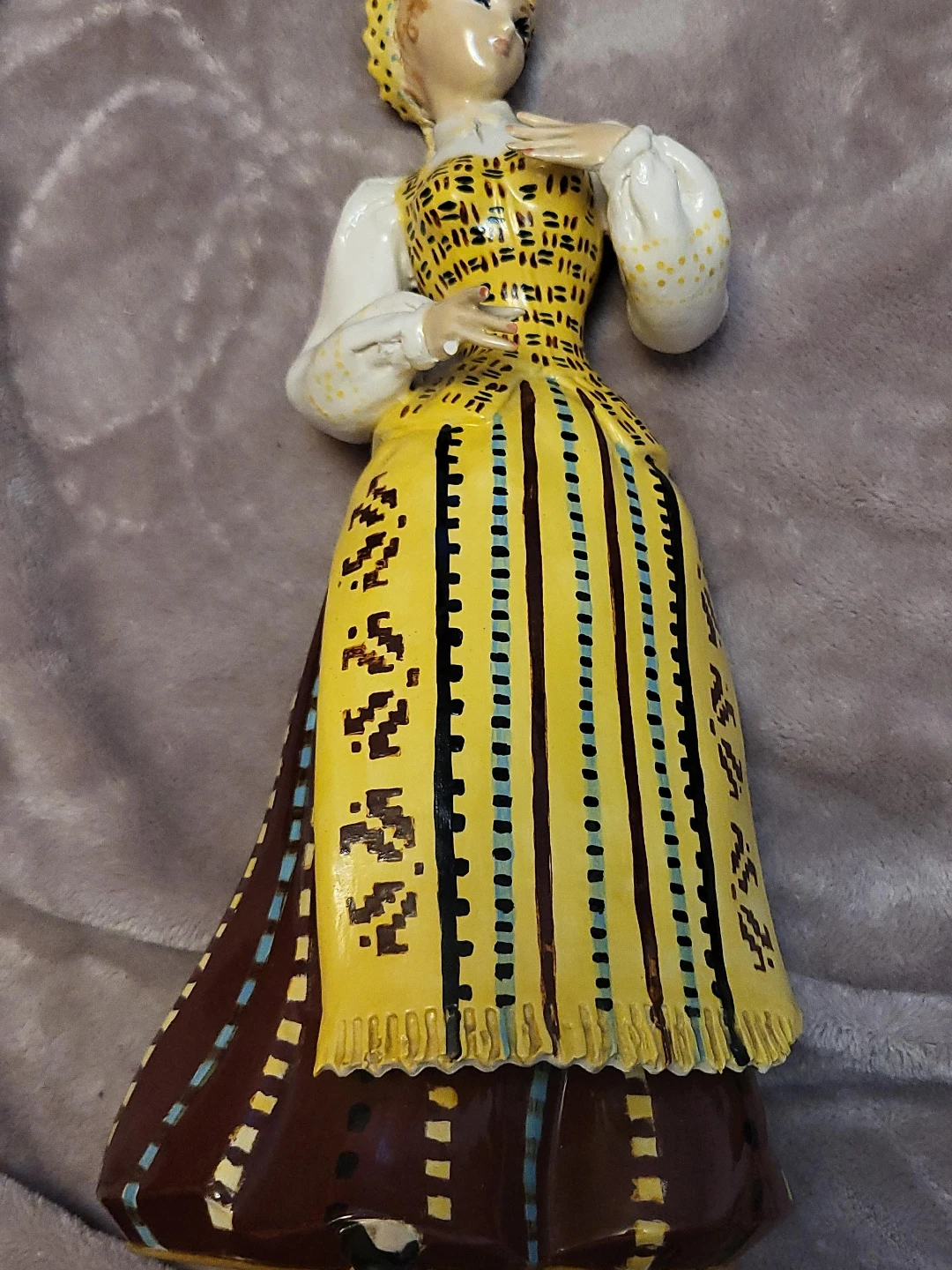 Vintage Ceramic Woman Figurine - photo 2