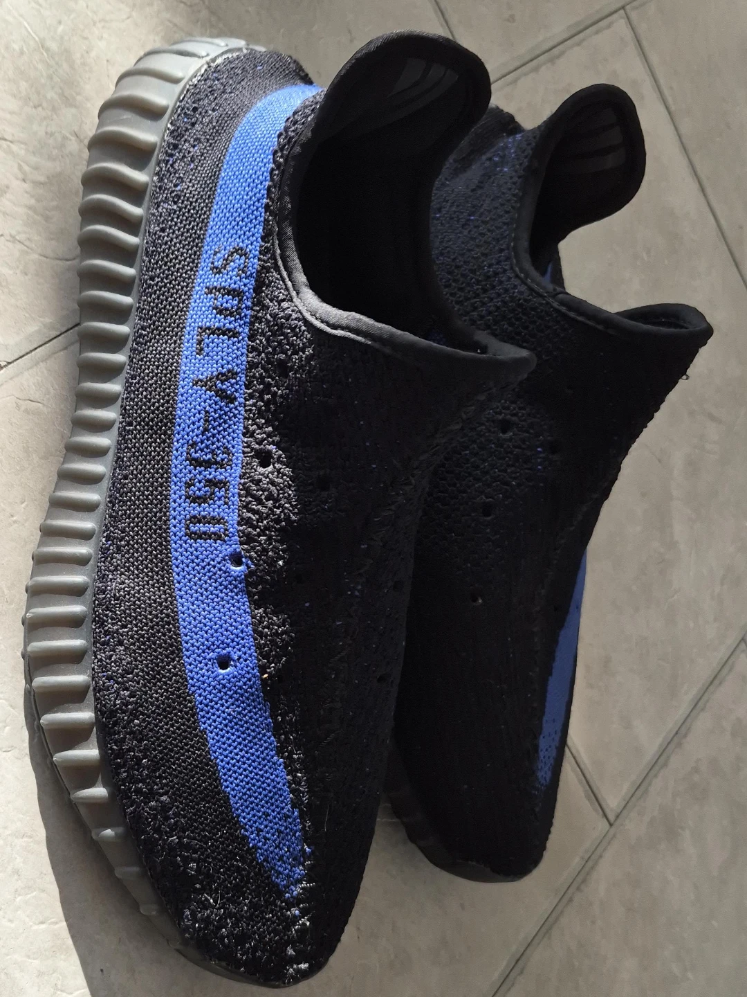 Adidas Yeezy Boost 350 V2 Onyx Blue Stripe