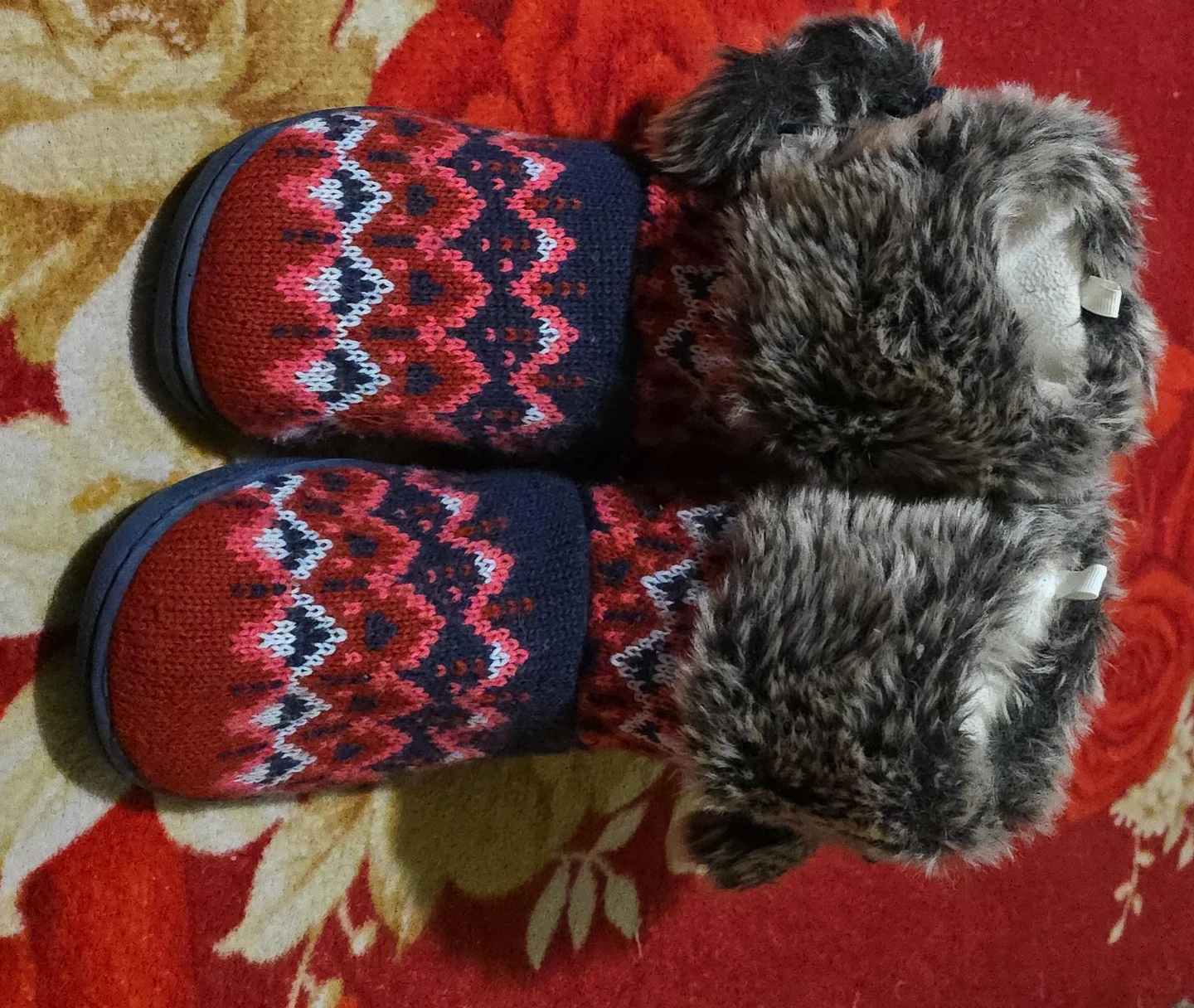 Knit slippers with faux fur trim