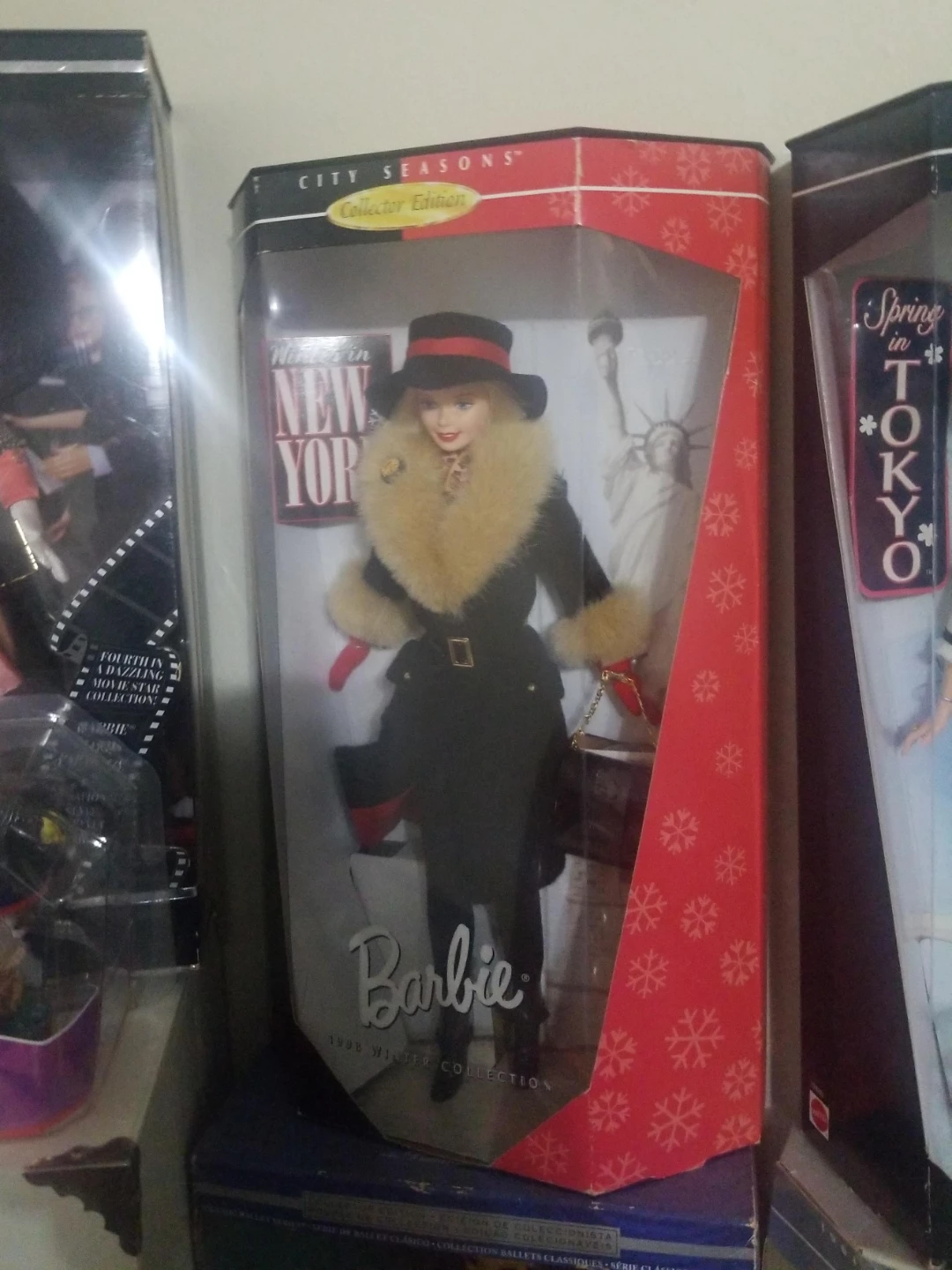 Barbie City Seasons Collector Edition "Winter in New York" 1998