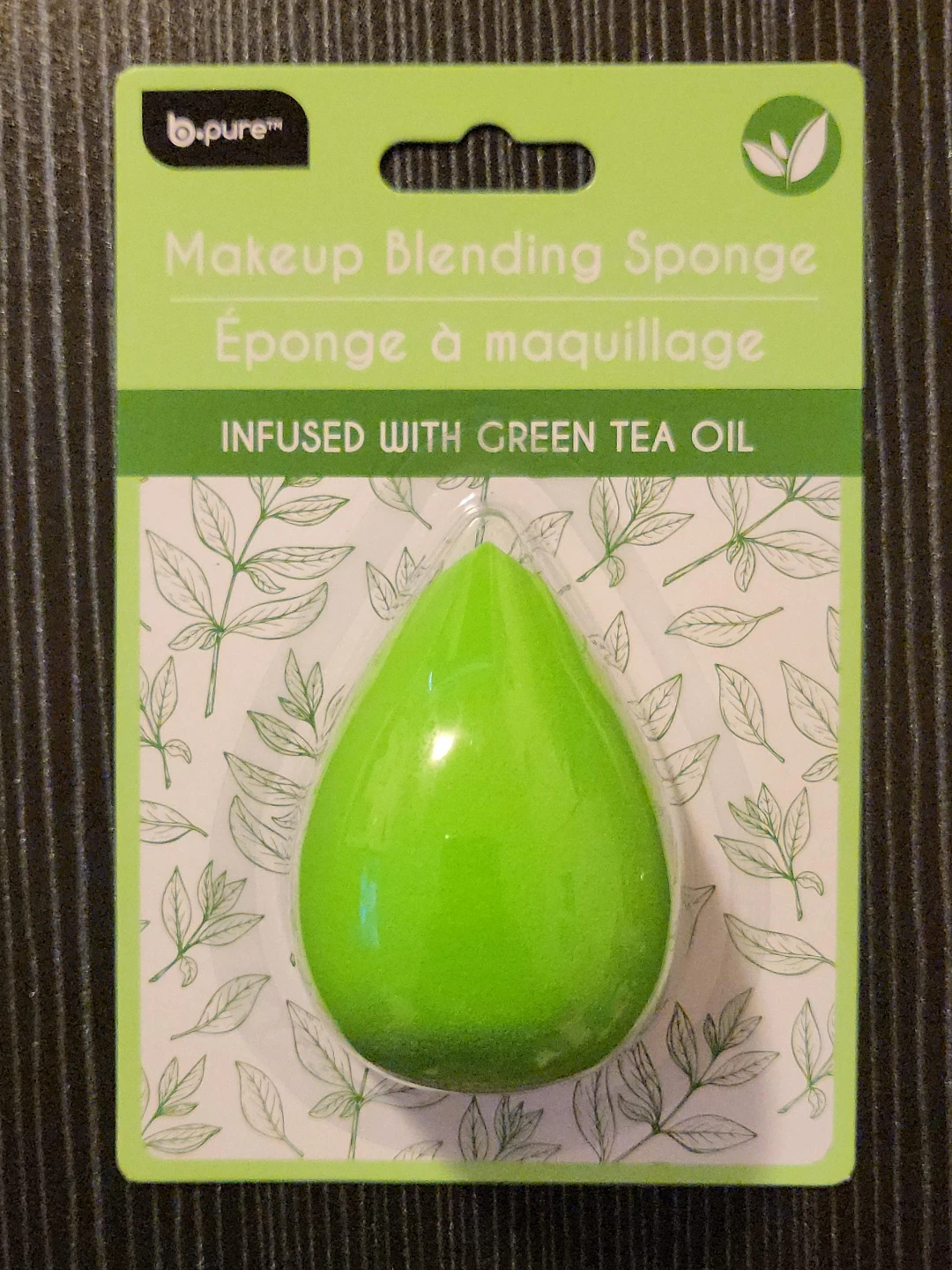 b.pure™ Makeup Blending Sponge - Green Tea Oil Infused