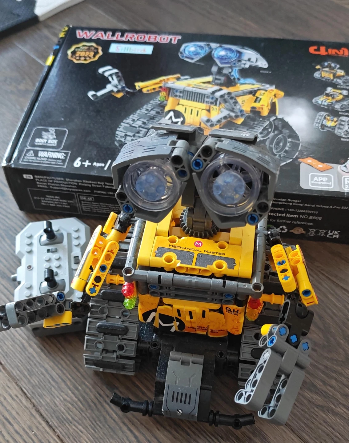 Wallrobot Building Block Set - 631 Pieces