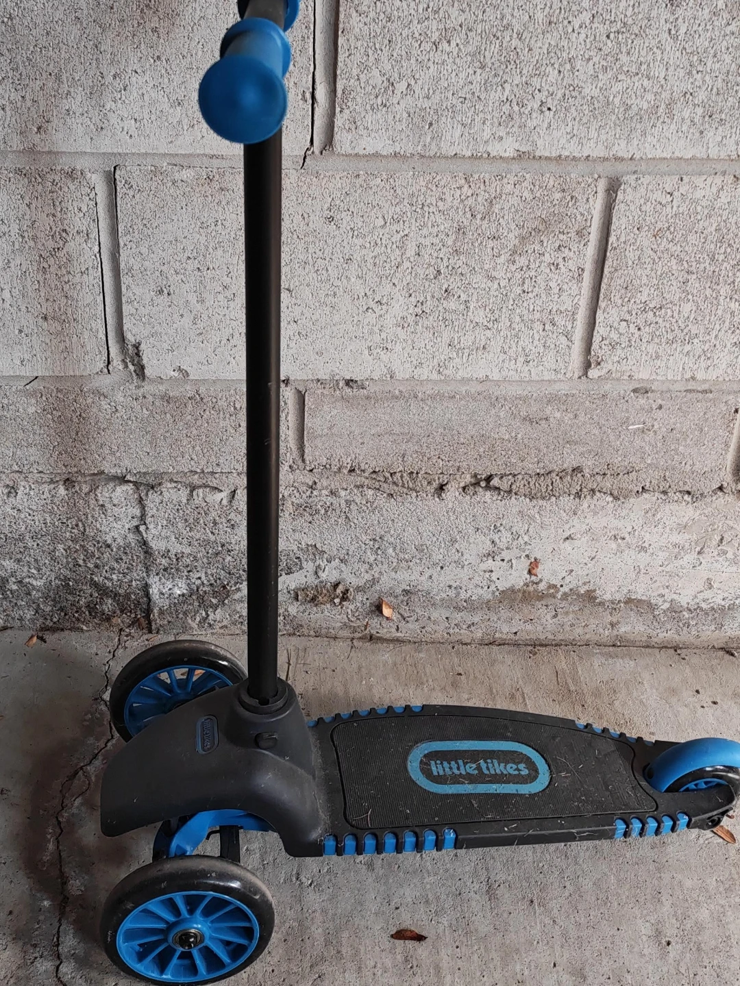 Little Tikes Blue 3-Wheel Scooter, free with other purchase