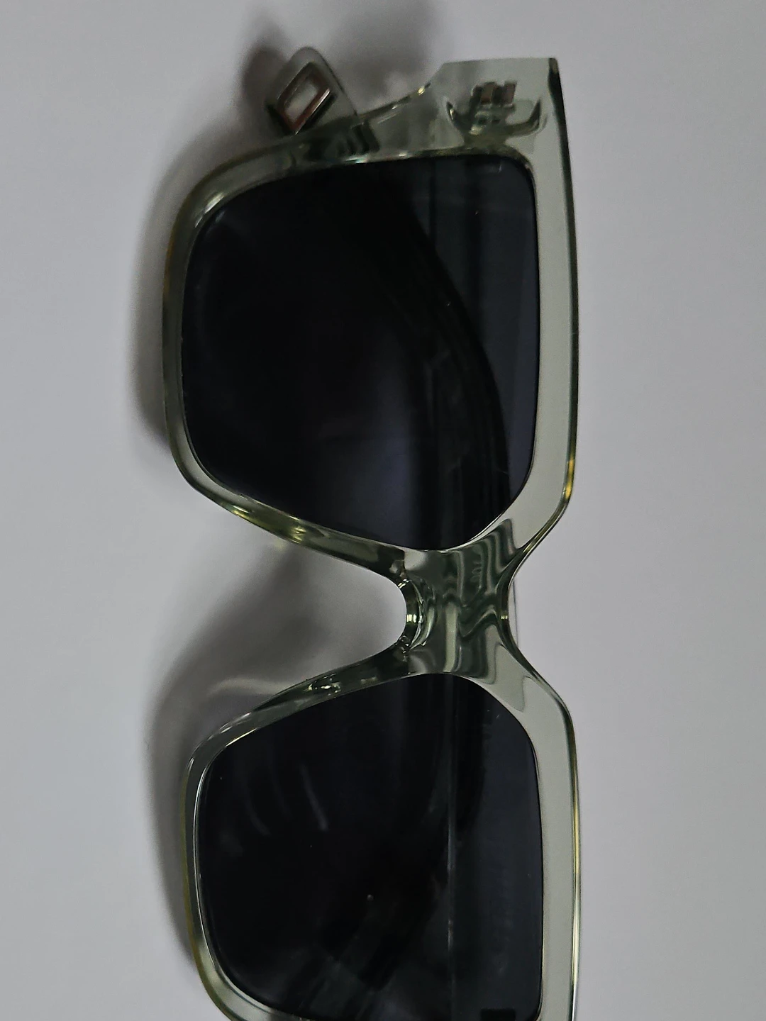INDESCRATCHABLES Gray Sunglasses - New! 🥕