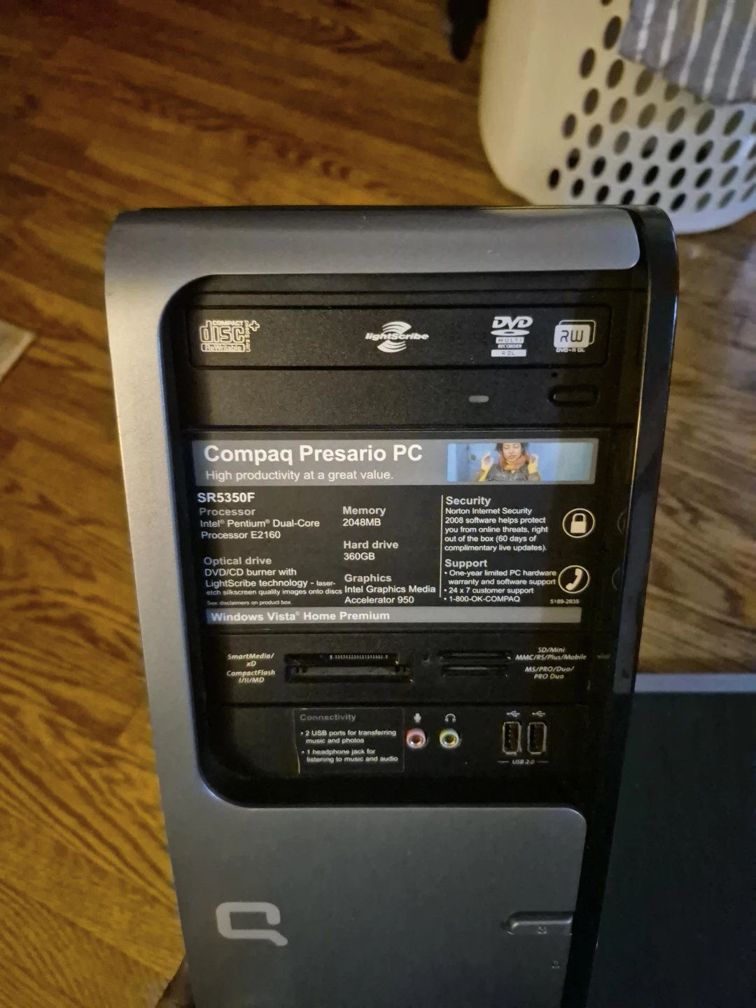 Compaq Presario PC SR5350F with Monitor & Keyboard